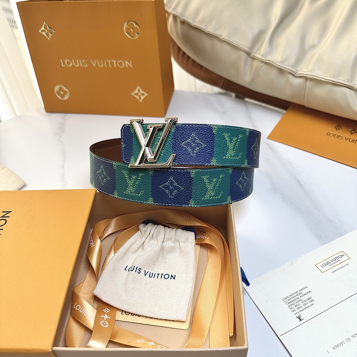 P：145（原版包裝➕1.0）
      L0UIS VUITT0N 專櫃最新升級版本 寬度40毫米 全新訂制帆布搭配最新進口原廠皮底 配置新款字母搭扣 經典百搭款！