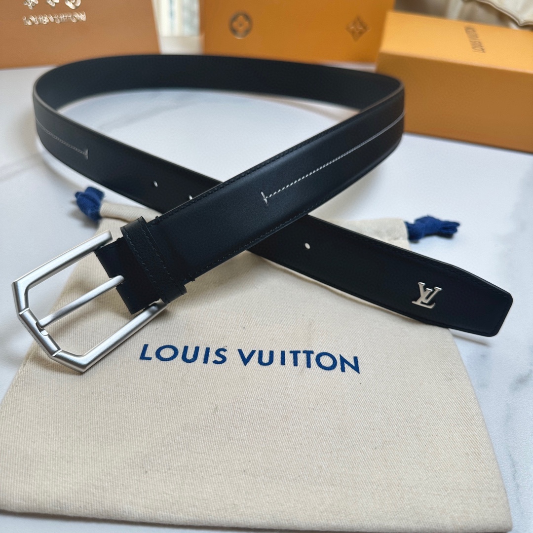 L0UIS VUITT0N 今季新品 原單腰帶 寬度35毫米 雙面進口小牛皮 尾部獨特的尾巴五金設計 帶身機車縫白色線 