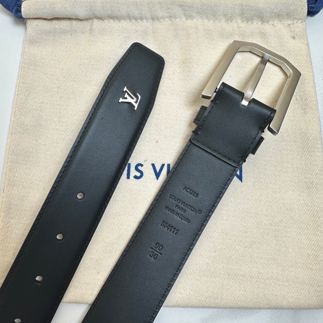 L0UIS VUITT0N 今季新品 原單腰帶 寬度35毫米 雙面進口小牛皮 尾部獨特的尾巴五金設計 帶身機車縫白色線 