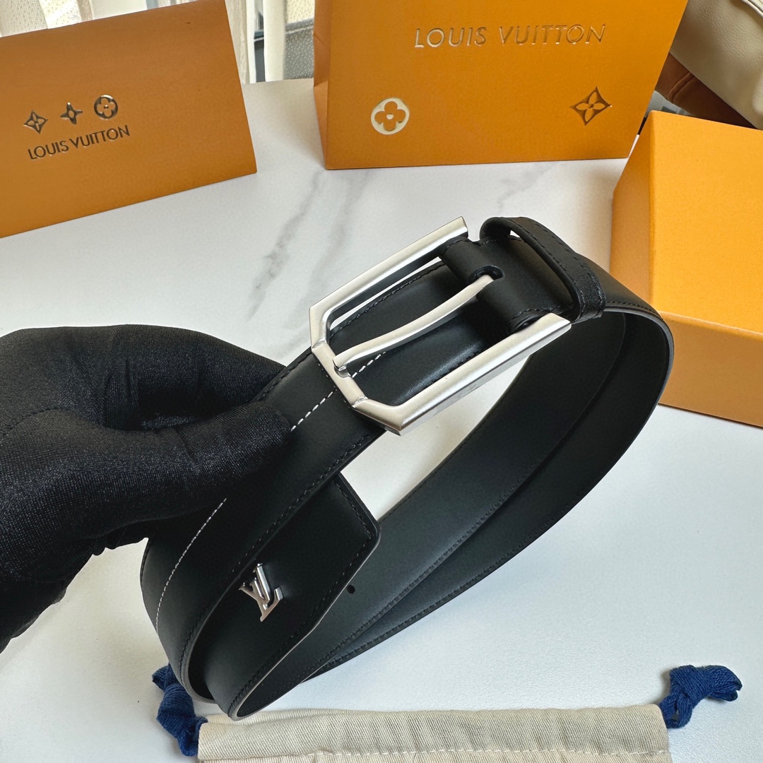 L0UIS VUITT0N 今季新品 原單腰帶 寬度35毫米 雙面進口小牛皮 尾部獨特的尾巴五金設計 帶身機車縫白色線 