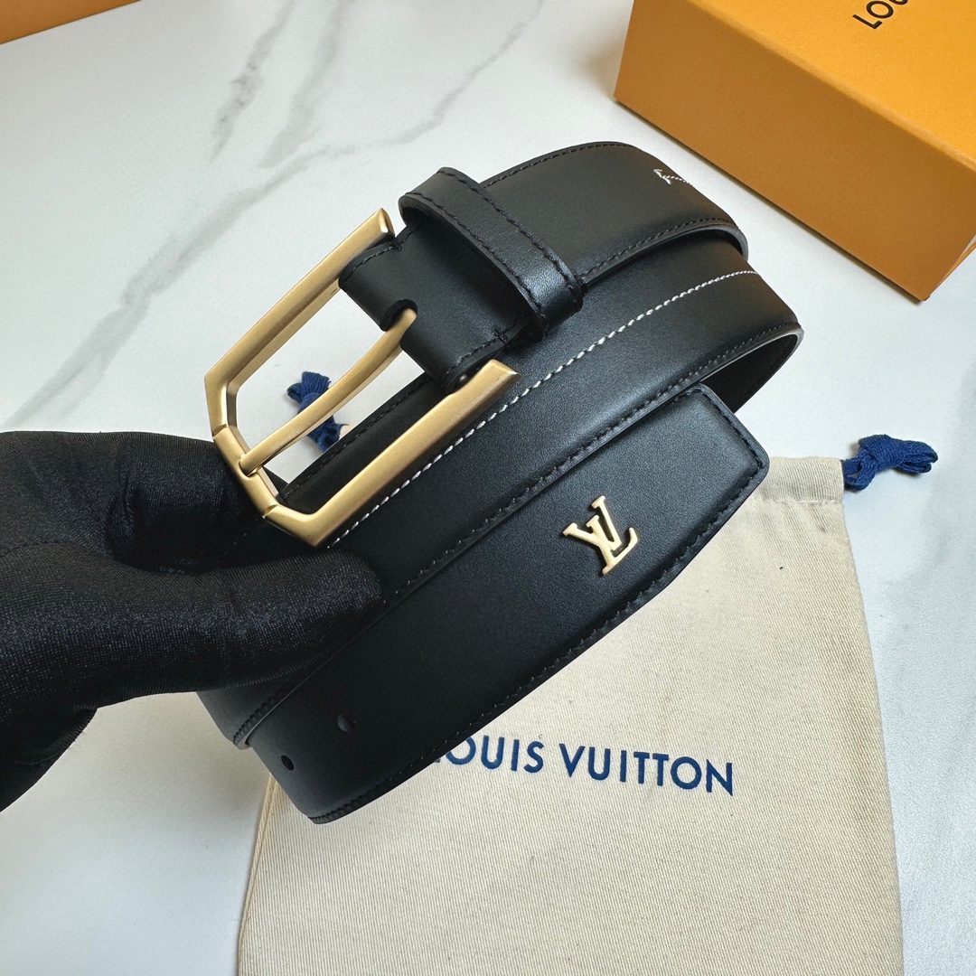 L0UIS VUITT0N 今季新品 原單腰帶 寬度35毫米 雙面進口小牛皮 尾部獨特的尾巴五金設計 帶身機車縫白色線 