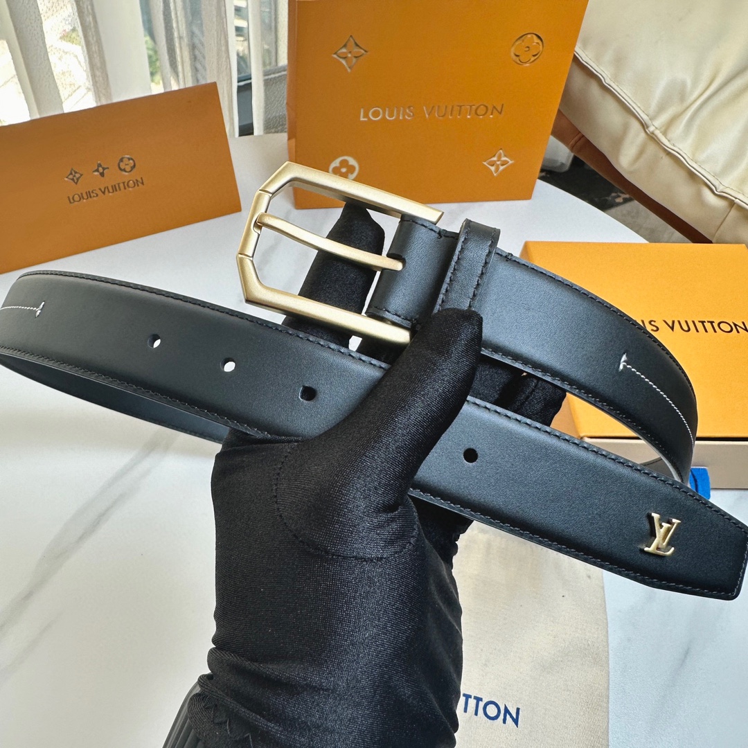 L0UIS VUITT0N 今季新品 原單腰帶 寬度35毫米 雙面進口小牛皮 尾部獨特的尾巴五金設計 帶身機車縫白色線 