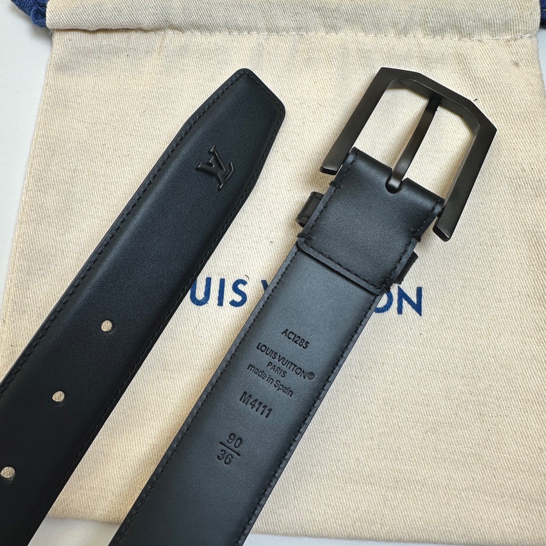 L0UIS VUITT0N 今季新品 原單腰帶 寬度35毫米 雙面進口小牛皮 尾部獨特的尾巴五金設計 帶身機車縫白色線 