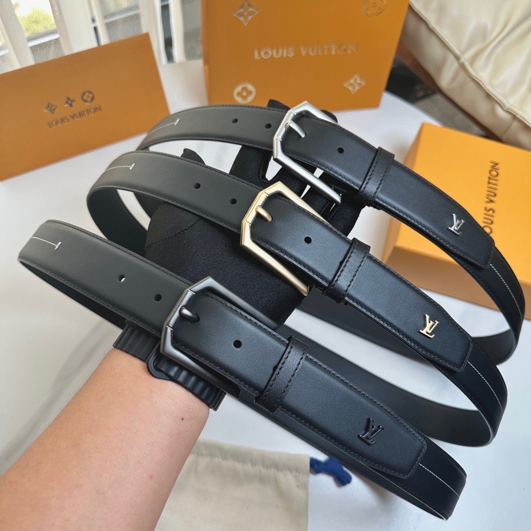 L0UIS VUITT0N 今季新品 原單腰帶 寬度35毫米 雙面進口小牛皮 尾部獨特的尾巴五金設計 帶身機車縫白色線 