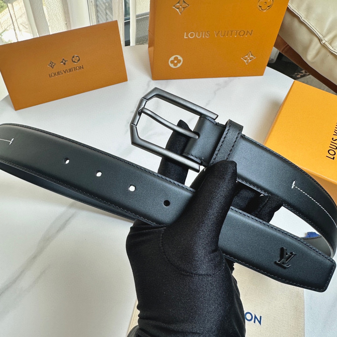 L0UIS VUITT0N 今季新品 原單腰帶 寬度35毫米 雙面進口小牛皮 尾部獨特的尾巴五金設計 帶身機車縫白色線 