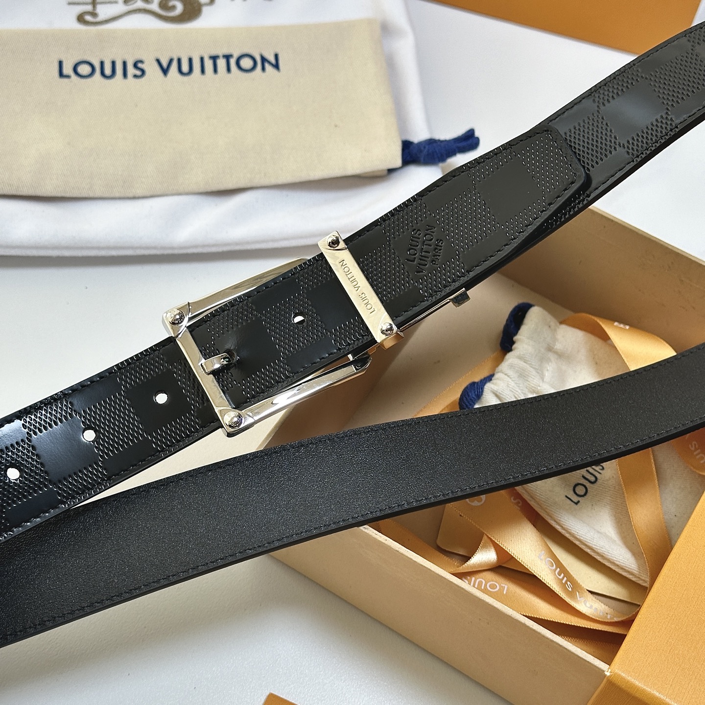 L驢家今季新品 男士原單腰帶 寬度35毫米 經典雙面牛皮壓格紋 進口油邊 搭配低調針扣五金 適合沈穩低調
