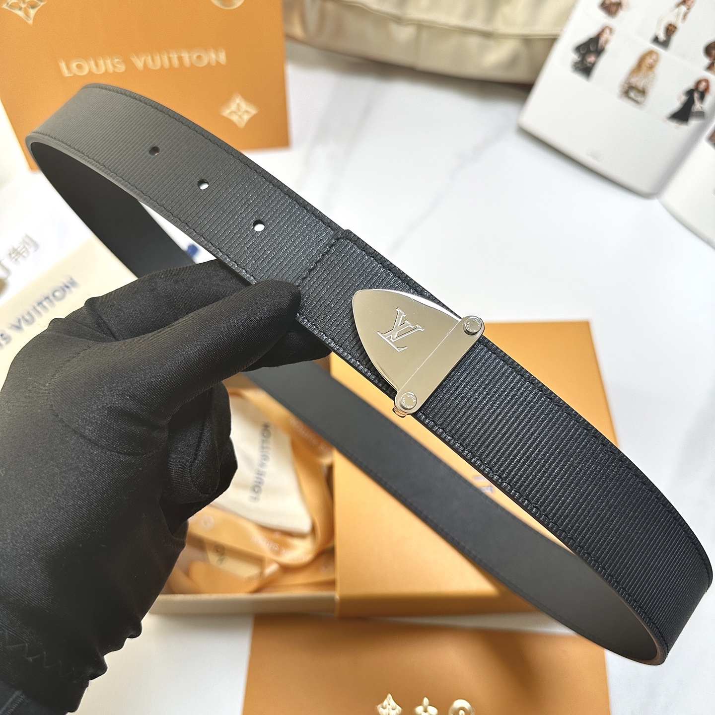 L驢家今季新品 男士原單腰帶 寬度35毫米 雙面進口小牛皮壓細紋內襯平紋小牛皮底 搭配圓形圖案五金 可雙