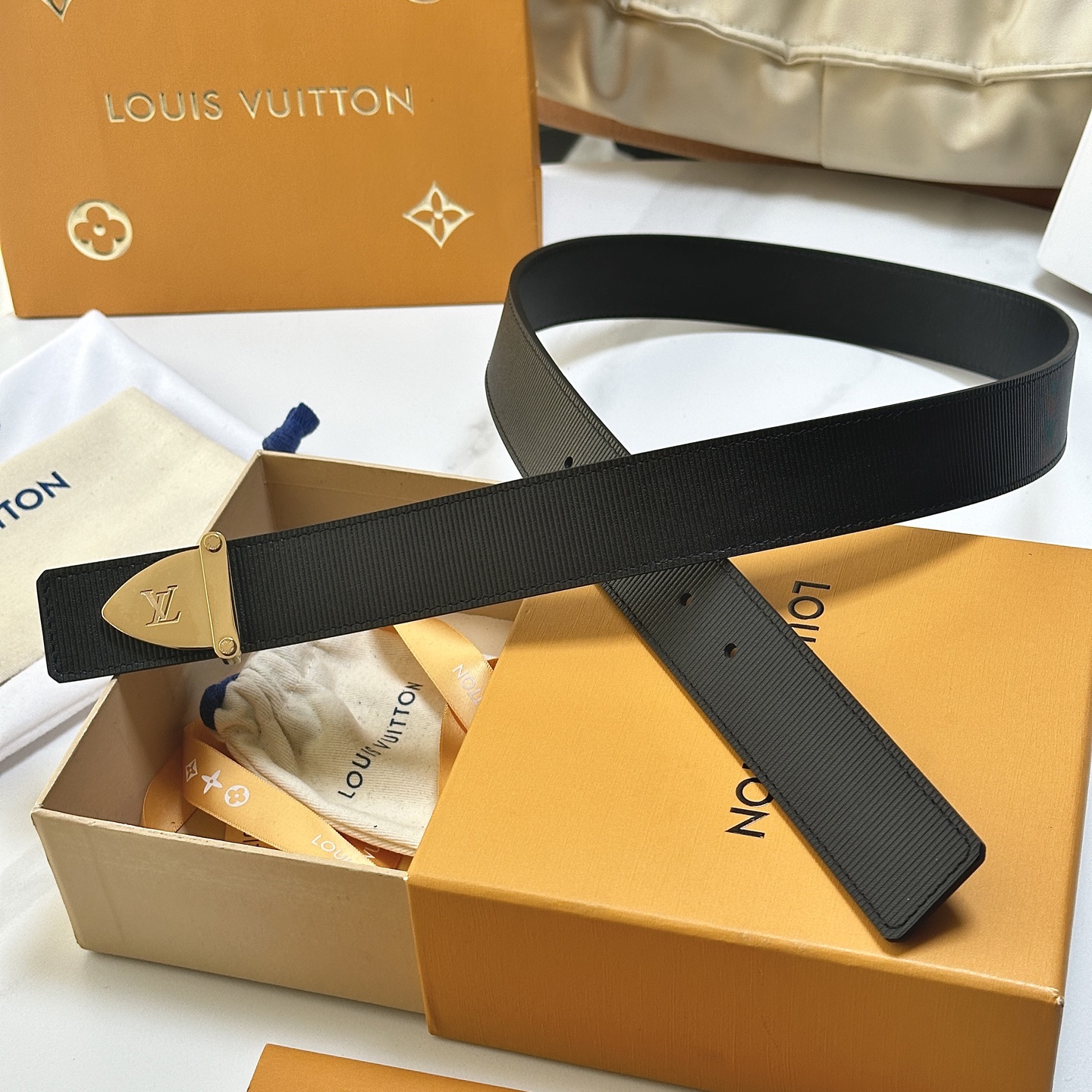 L驢家今季新品 男士原單腰帶 寬度35毫米 雙面進口小牛皮壓細紋內襯平紋小牛皮底 搭配圓形圖案五金 可雙