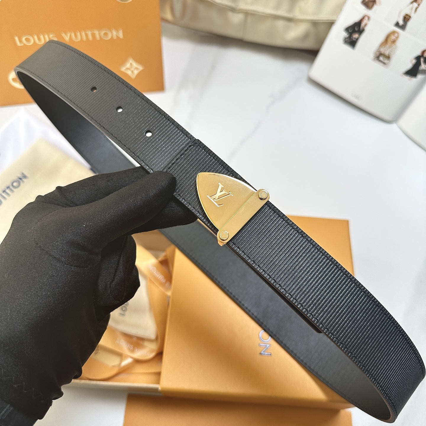 L驢家今季新品 男士原單腰帶 寬度35毫米 雙面進口小牛皮壓細紋內襯平紋小牛皮底 搭配圓形圖案五金 可雙