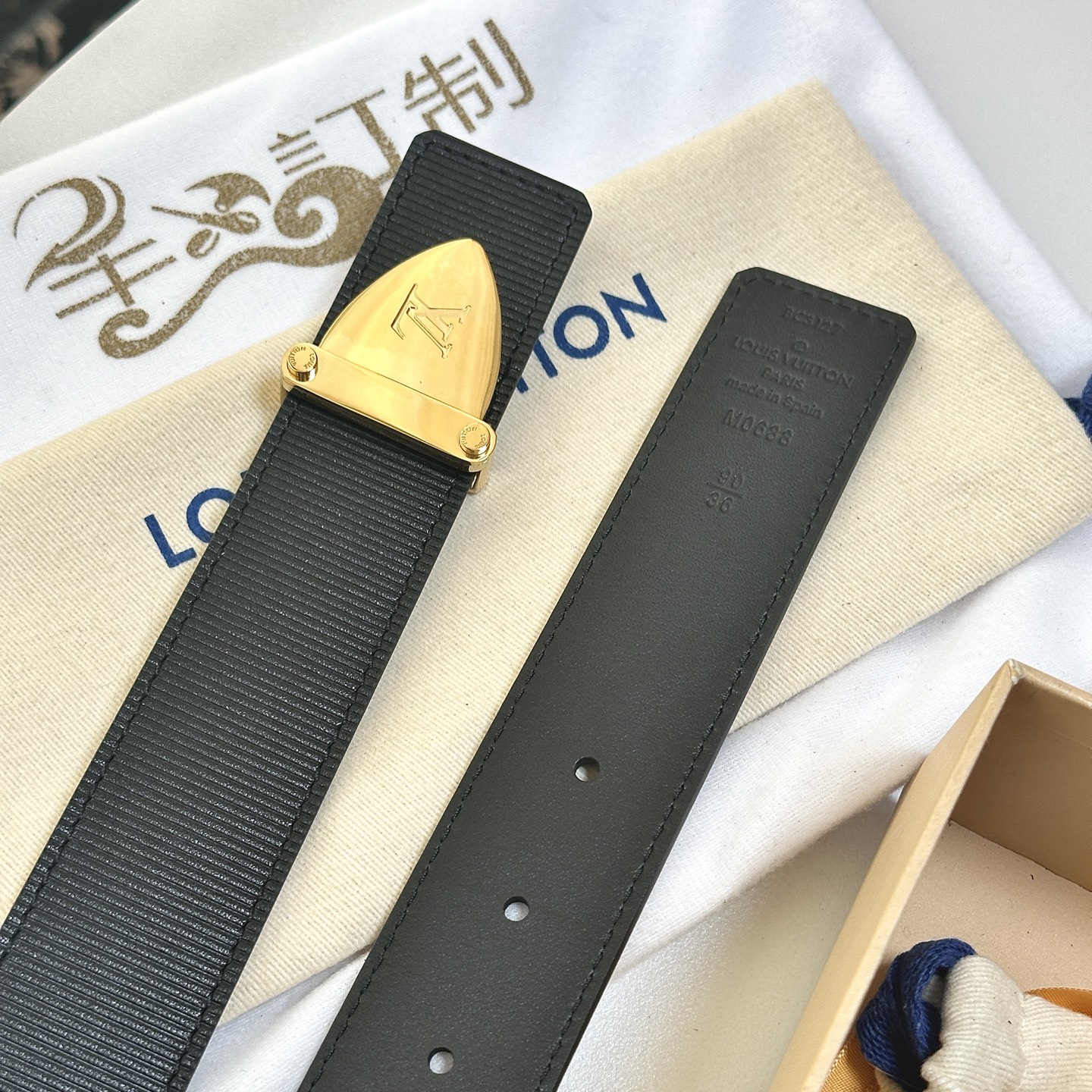 L驢家今季新品 男士原單腰帶 寬度35毫米 雙面進口小牛皮壓細紋內襯平紋小牛皮底 搭配圓形圖案五金 可雙
