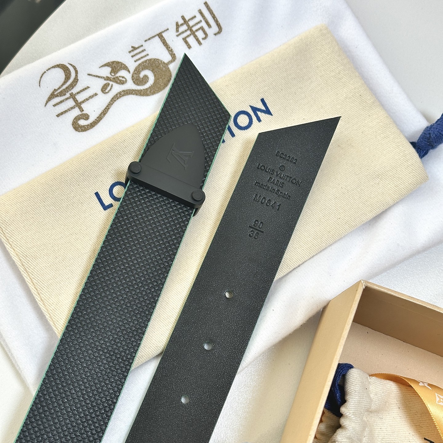 L驢家今季新品 男士原單腰帶 寬度35毫米 雙面進口小牛皮壓細紋內襯平紋小牛皮底 搭配圓形圖案五金 可雙