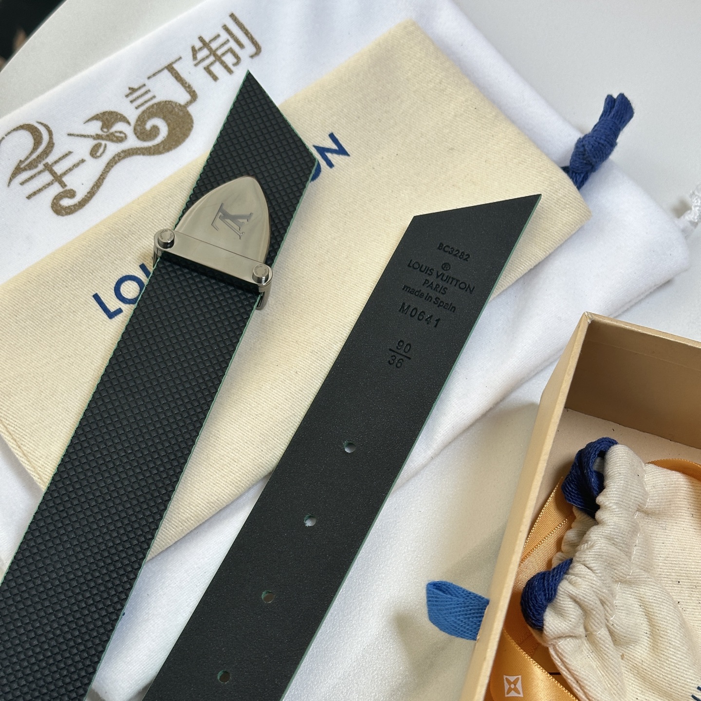 L驢家今季新品 男士原單腰帶 寬度35毫米 雙面進口小牛皮壓細紋內襯平紋小牛皮底 搭配圓形圖案五金 可雙