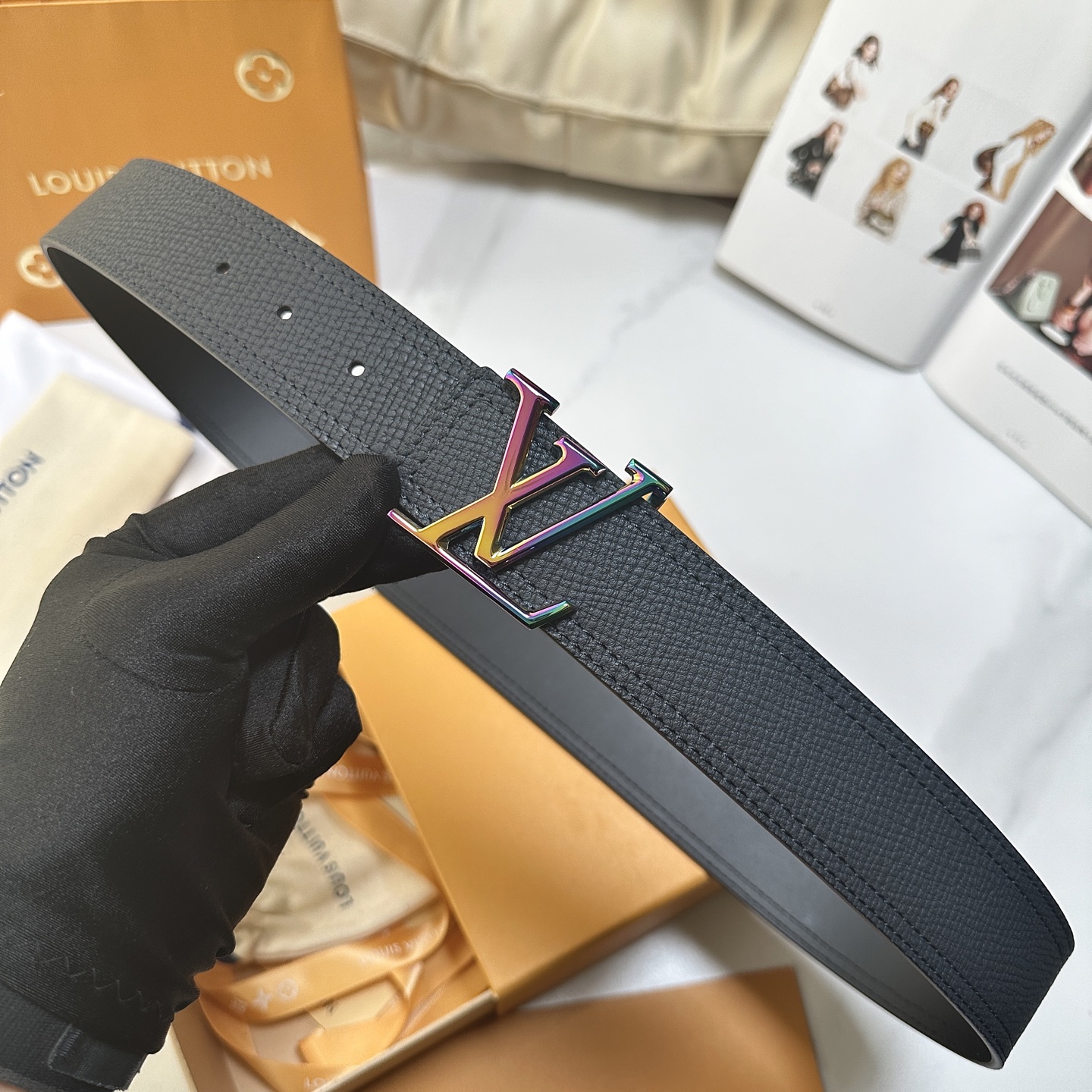L驢家專櫃最新版本 寬度40毫米 皮帶面採用手搓紋 雙線工藝 原廠進口頭層小牛皮底 手感極佳  配置經典
