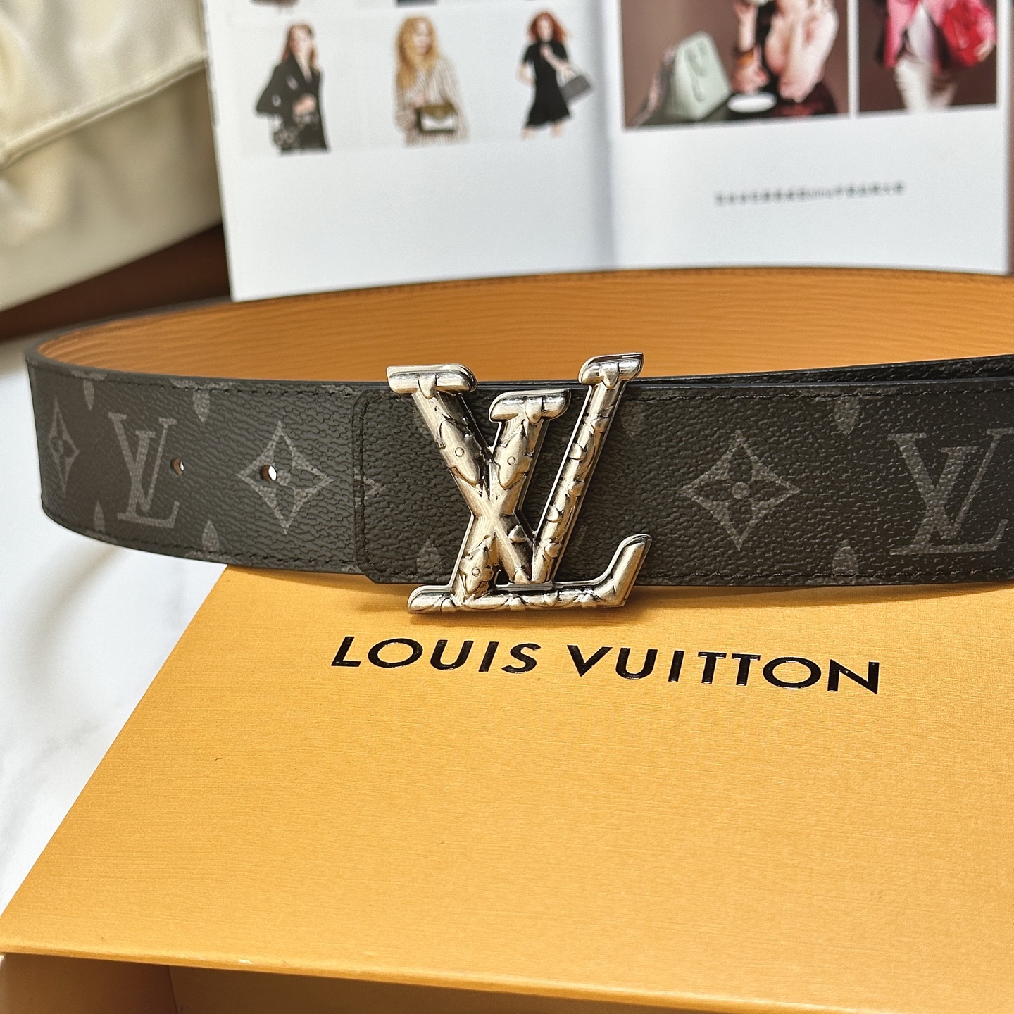 L驢家專櫃最新版本 寬度40毫米 皮帶面採用定制帆布面料 原廠進口頭層水波紋皮底 手感極佳 配置經新型字