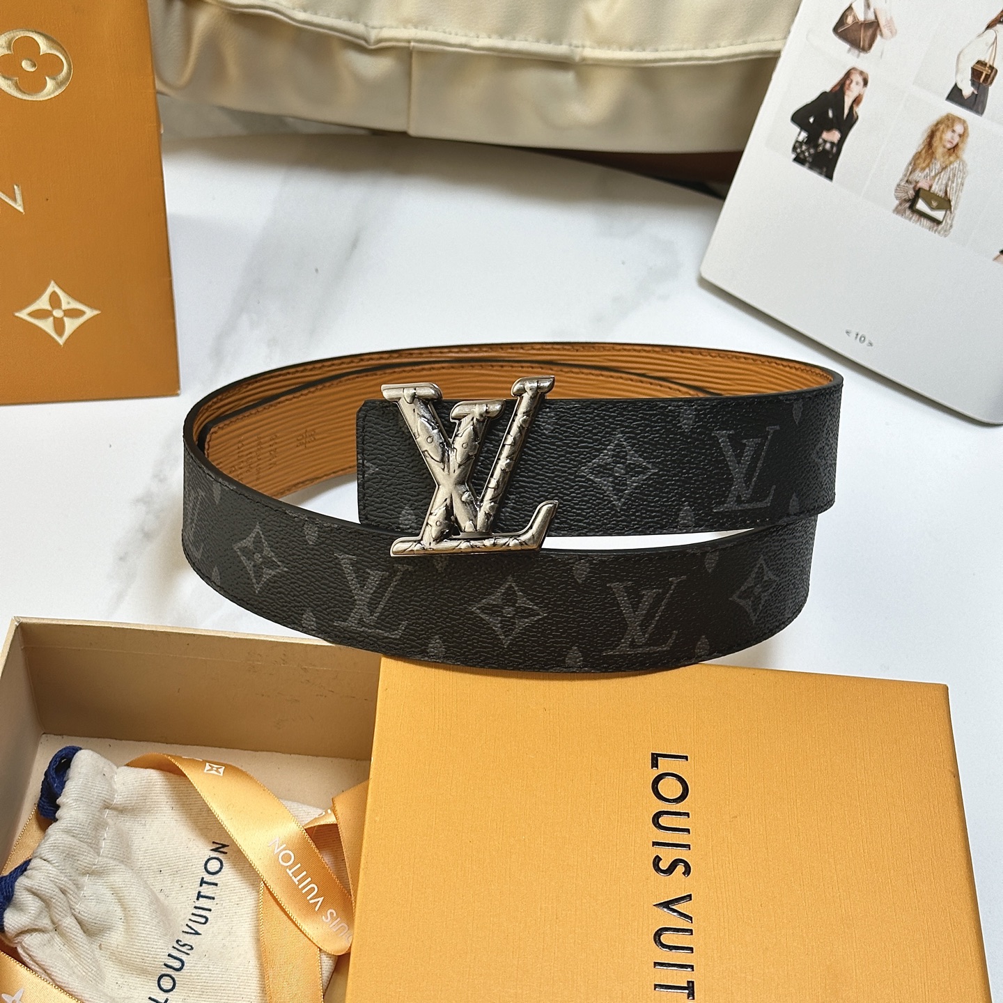 L驢家專櫃最新版本 寬度40毫米 皮帶面採用定制帆布面料 原廠進口頭層水波紋皮底 手感極佳 配置經新型字