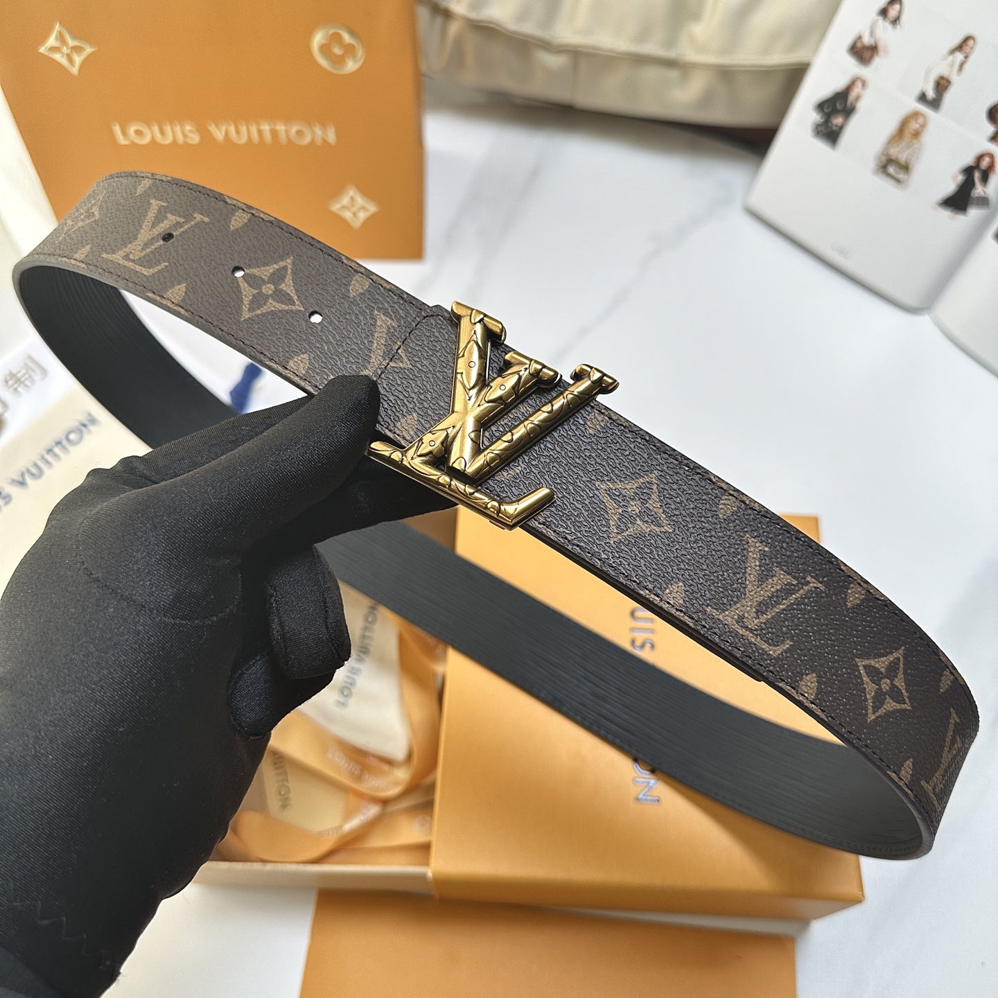 L驢家專櫃最新版本 寬度40毫米 皮帶面採用定制帆布面料 原廠進口頭層水波紋皮底 手感極佳 配置經新型字