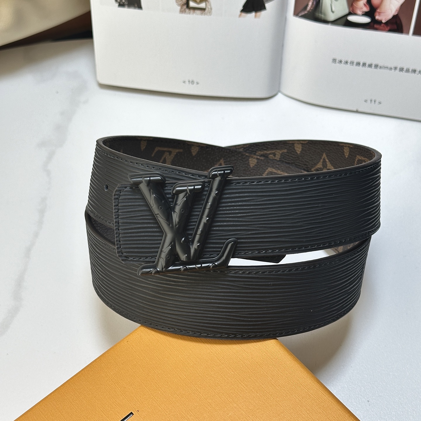 L驢家專櫃最新版本 寬度40毫米 皮帶面採用定制帆布面料 原廠進口頭層水波紋皮底 手感極佳 配置經新型字