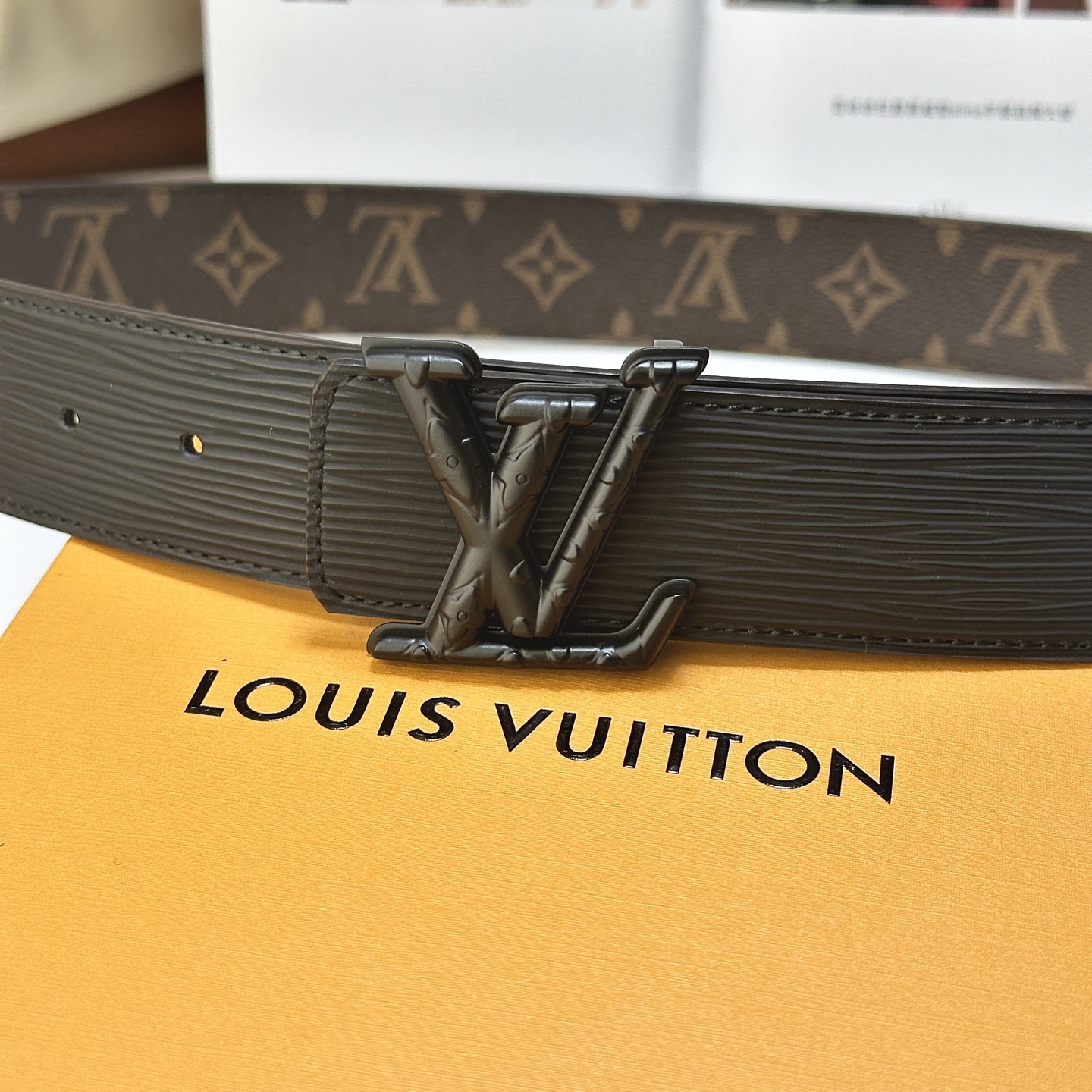 L驢家專櫃最新版本 寬度40毫米 皮帶面採用定制帆布面料 原廠進口頭層水波紋皮底 手感極佳 配置經新型字