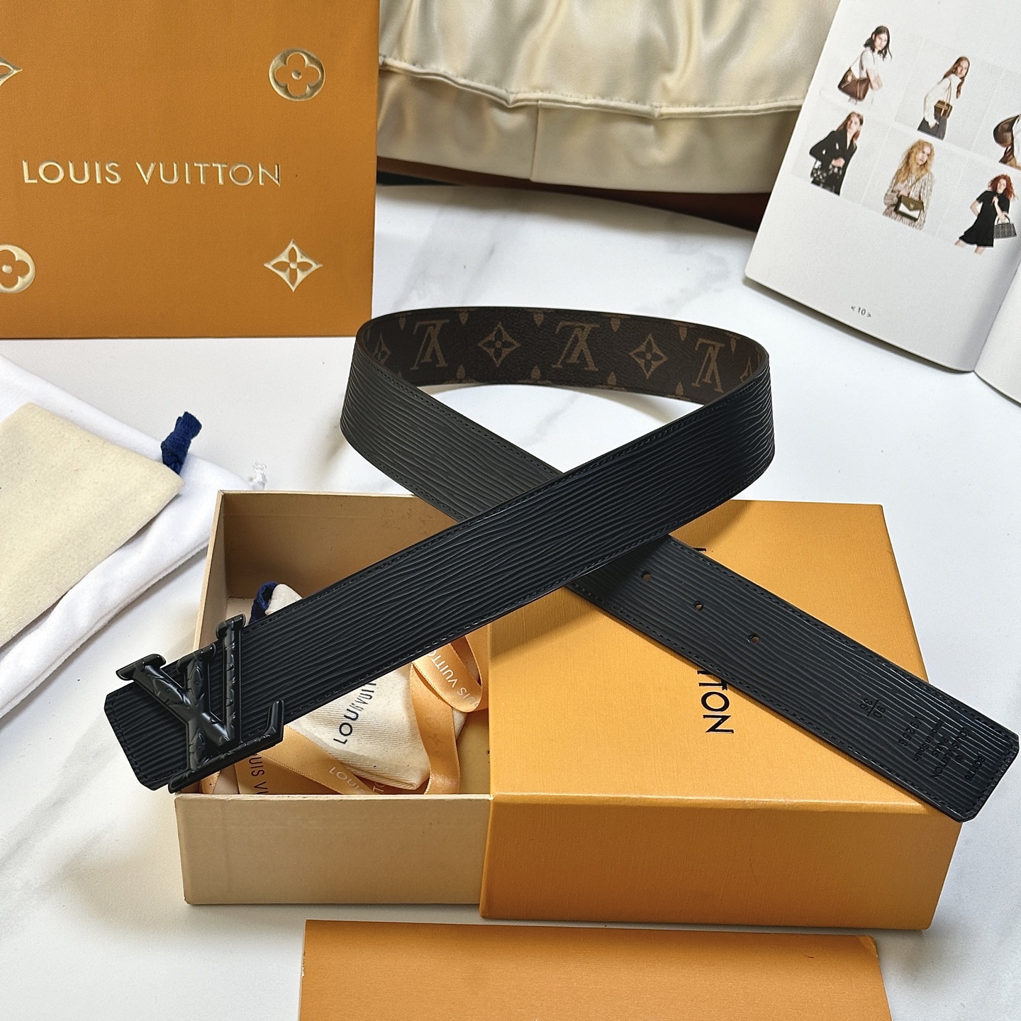 L驢家專櫃最新版本 寬度40毫米 皮帶面採用定制帆布面料 原廠進口頭層水波紋皮底 手感極佳 配置經新型字