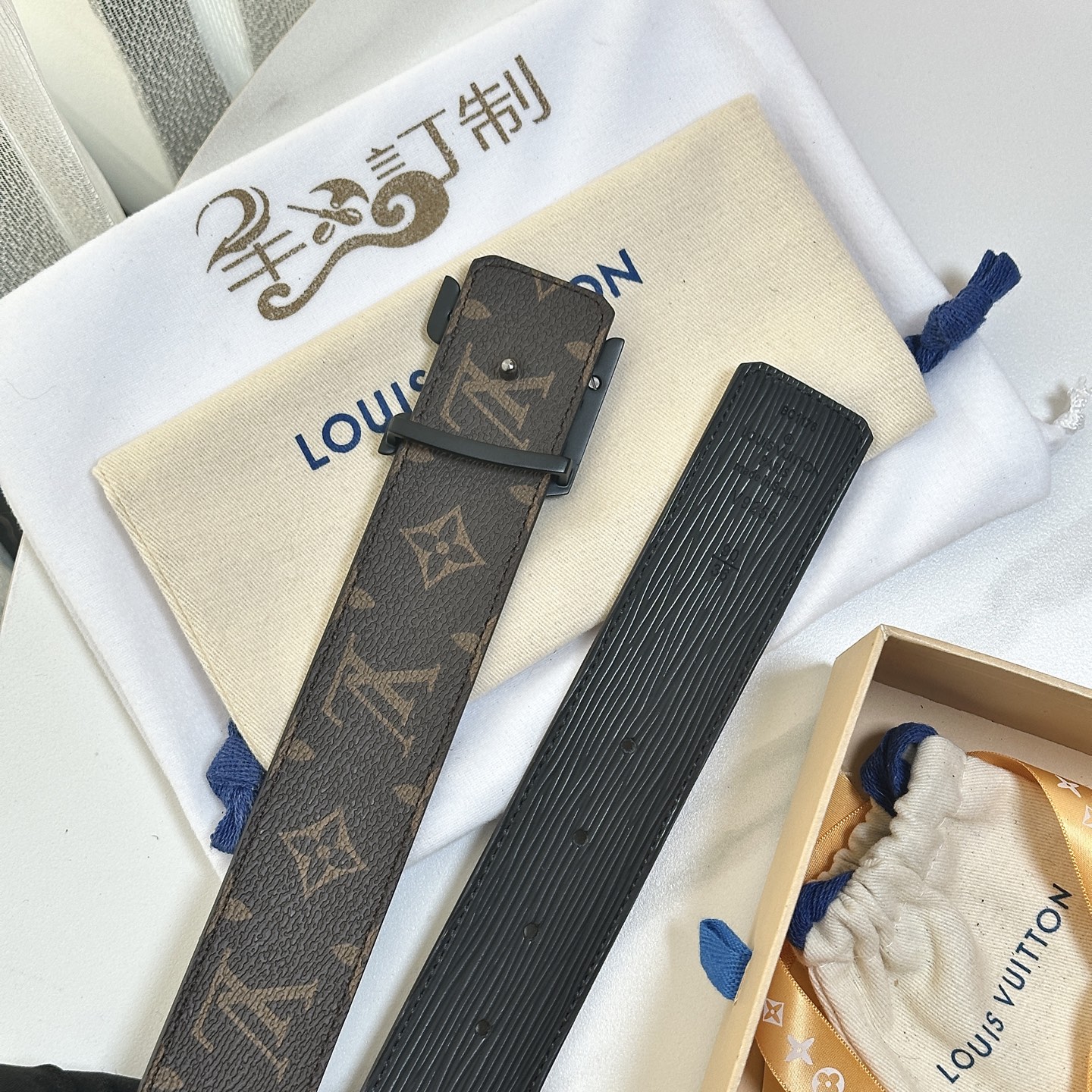 L驢家專櫃最新版本 寬度40毫米 皮帶面採用定制帆布面料 原廠進口頭層水波紋皮底 手感極佳 配置經新型字