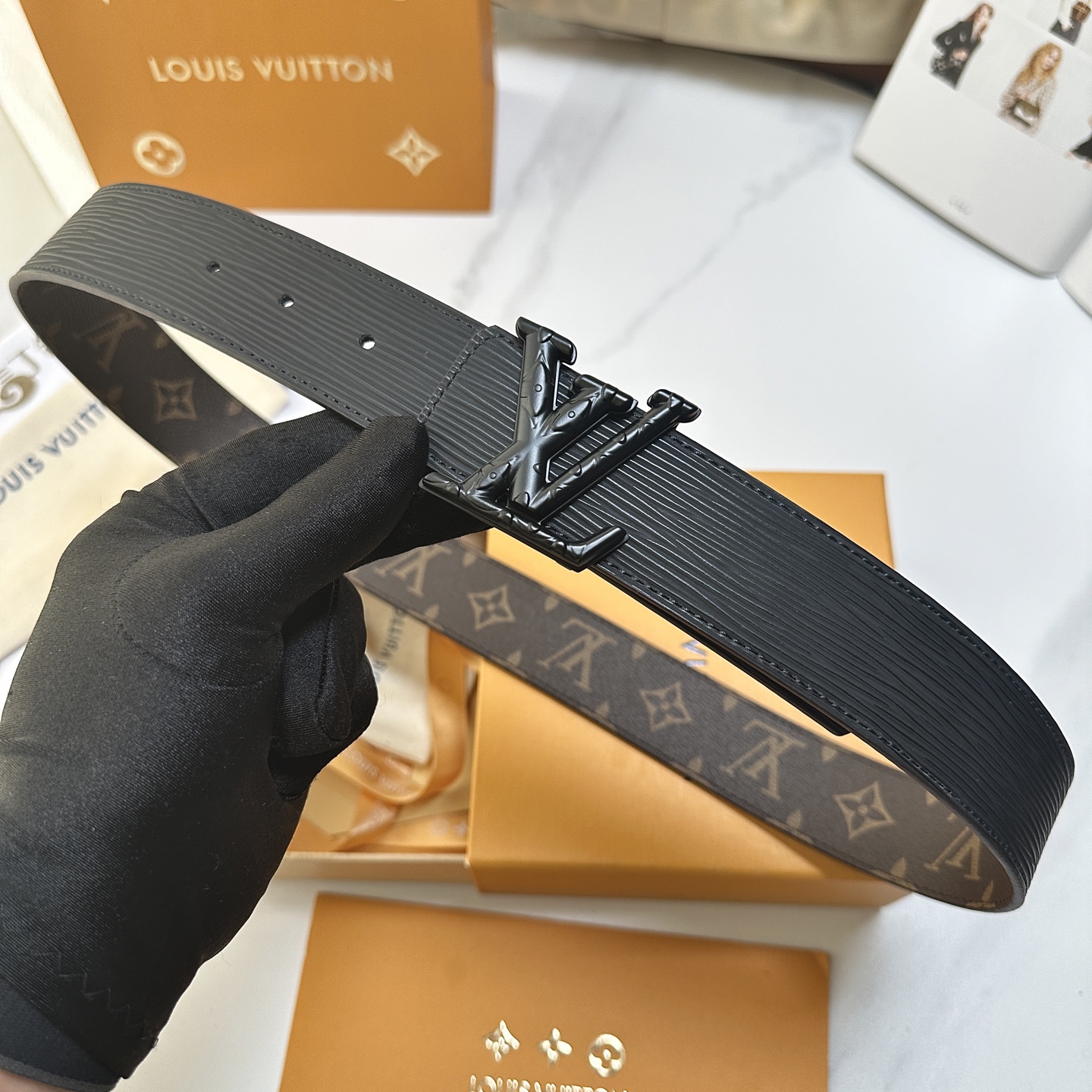 L驢家專櫃最新版本 寬度40毫米 皮帶面採用定制帆布面料 原廠進口頭層水波紋皮底 手感極佳 配置經新型字