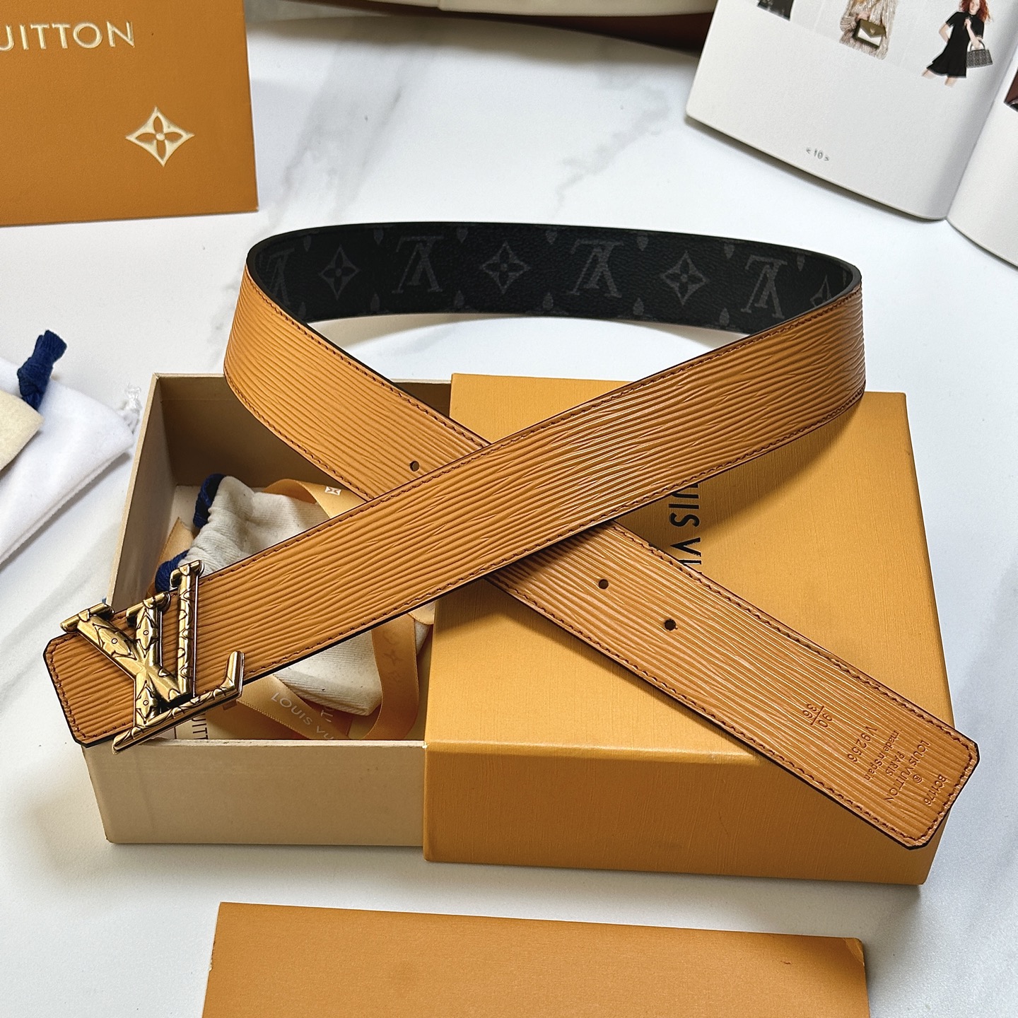 L驢家專櫃最新版本 寬度40毫米 皮帶面採用定制帆布面料 原廠進口頭層水波紋皮底 手感極佳 配置經新型字