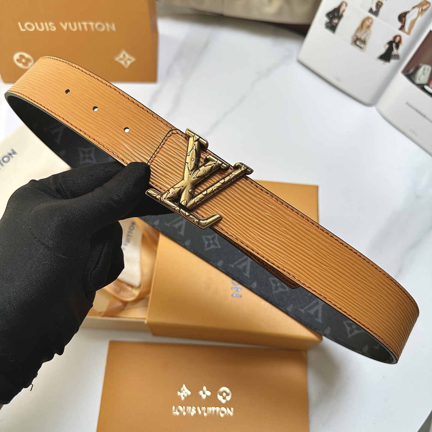 L驢家專櫃最新版本 寬度40毫米 皮帶面採用定制帆布面料 原廠進口頭層水波紋皮底 手感極佳 配置經新型字