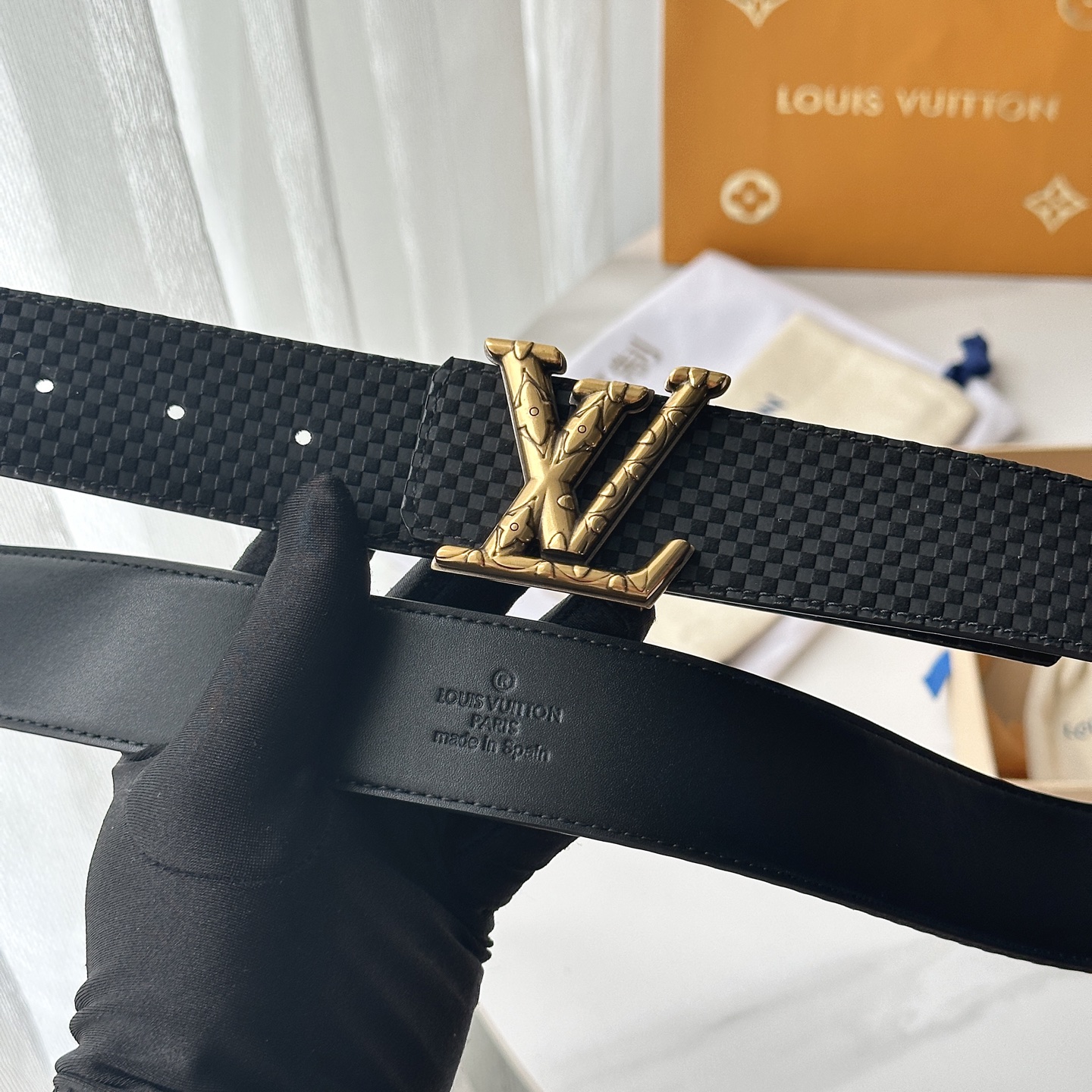 L驢家專櫃最新升級版本 寬度40mm 原廠小牛皮面壓刻有小格子圖案效果 進口柔軟小牛皮底 搭配新型字母搭