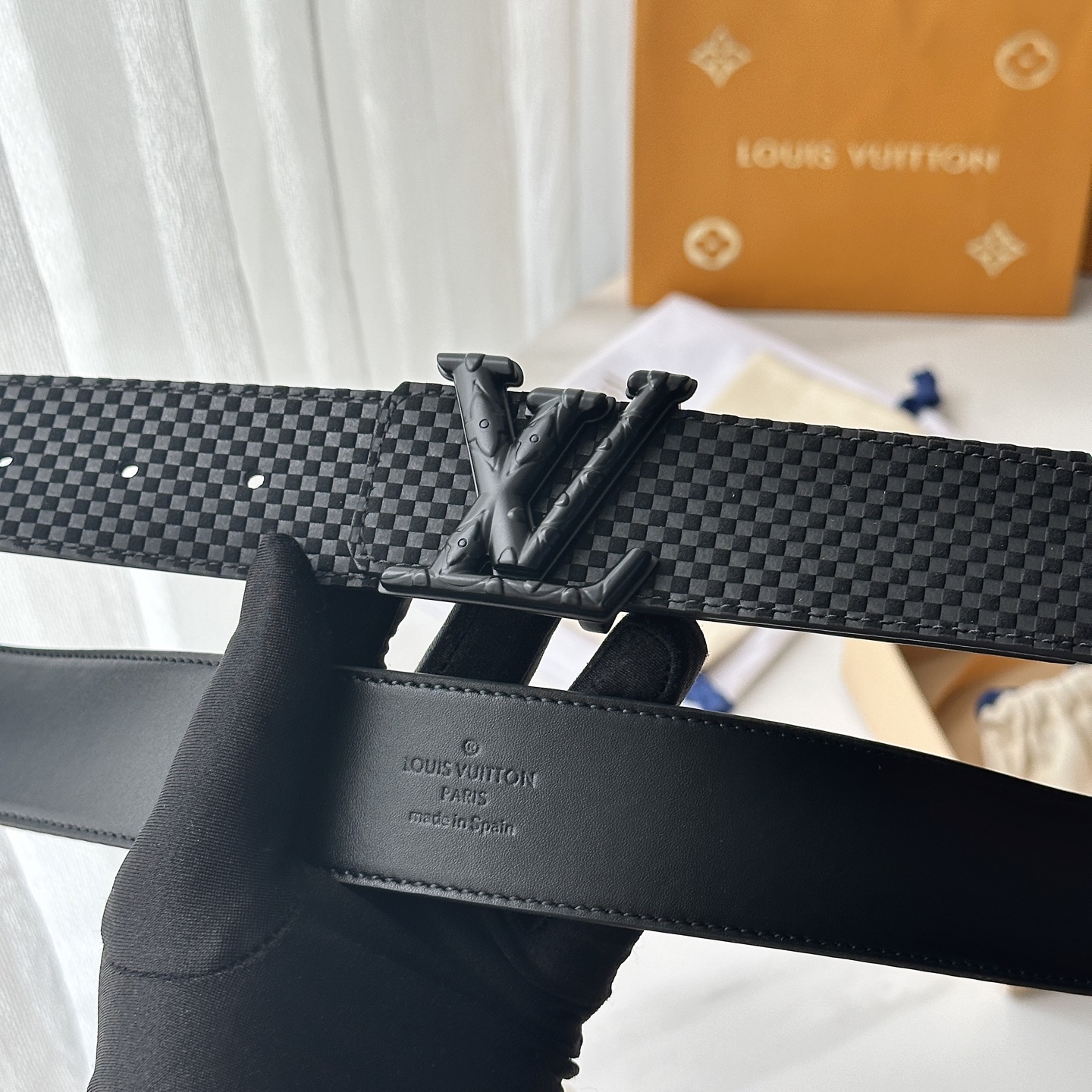 L驢家專櫃最新升級版本 寬度40mm 原廠小牛皮面壓刻有小格子圖案效果 進口柔軟小牛皮底 搭配新型字母搭