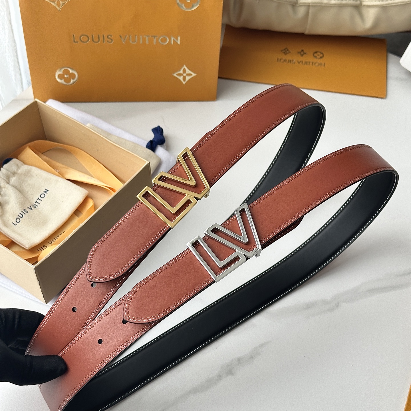 L0UIS VUITT0N 今季新品 男士原單腰帶 寬度35毫米 雙面頭層小牛皮車雙線工藝 搭配新款31