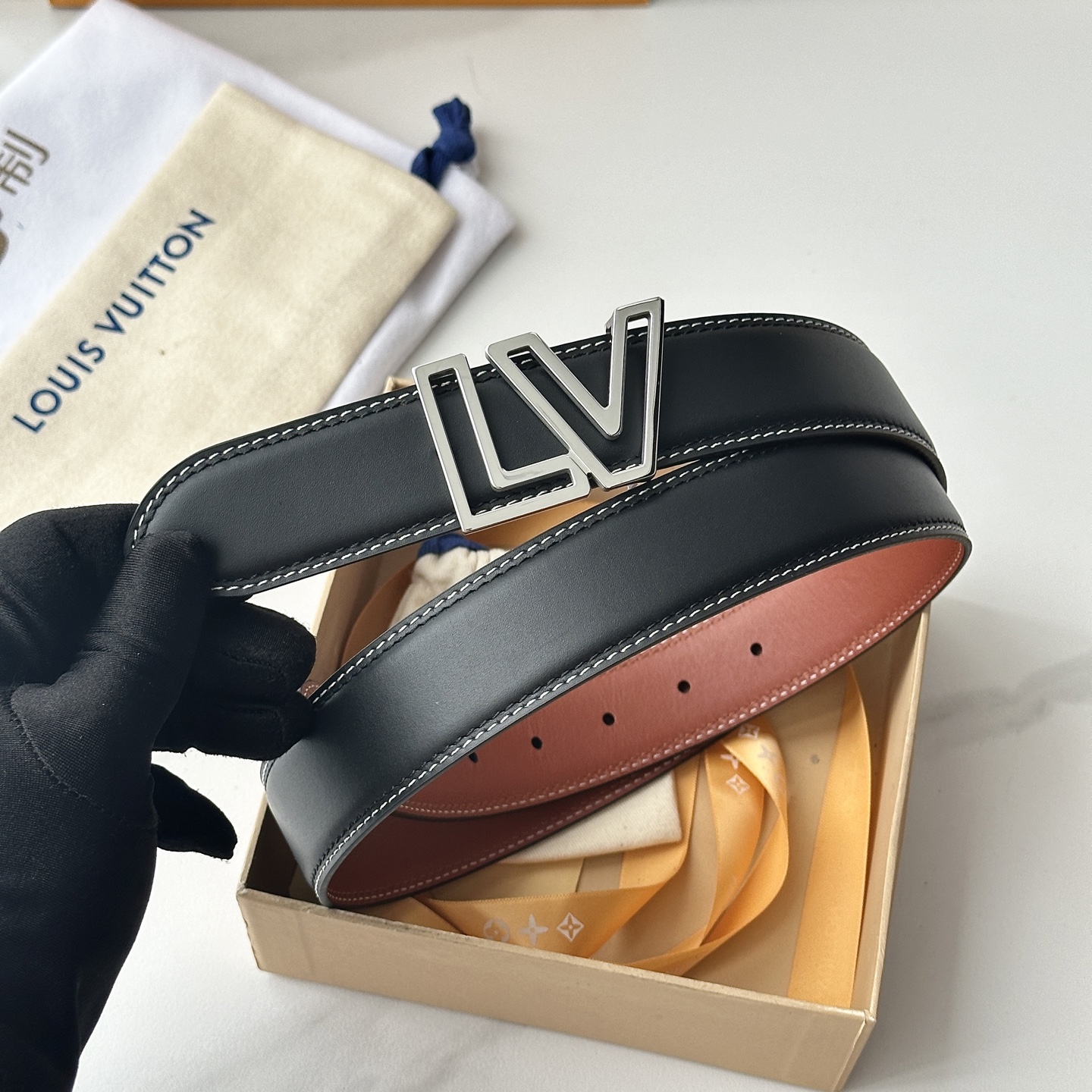 L0UIS VUITT0N 今季新品 男士原單腰帶 寬度35毫米 雙面頭層小牛皮車雙線工藝 搭配新款31