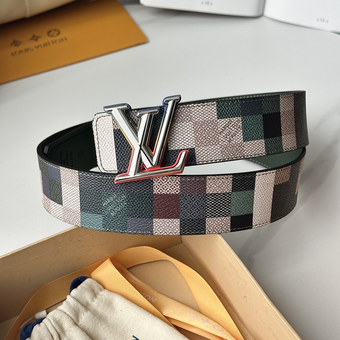 L0UIS VUITT0N 專櫃最新升級版本 寬度40毫米 全新訂制帆布搭配最新進口原廠皮底 配置新款字