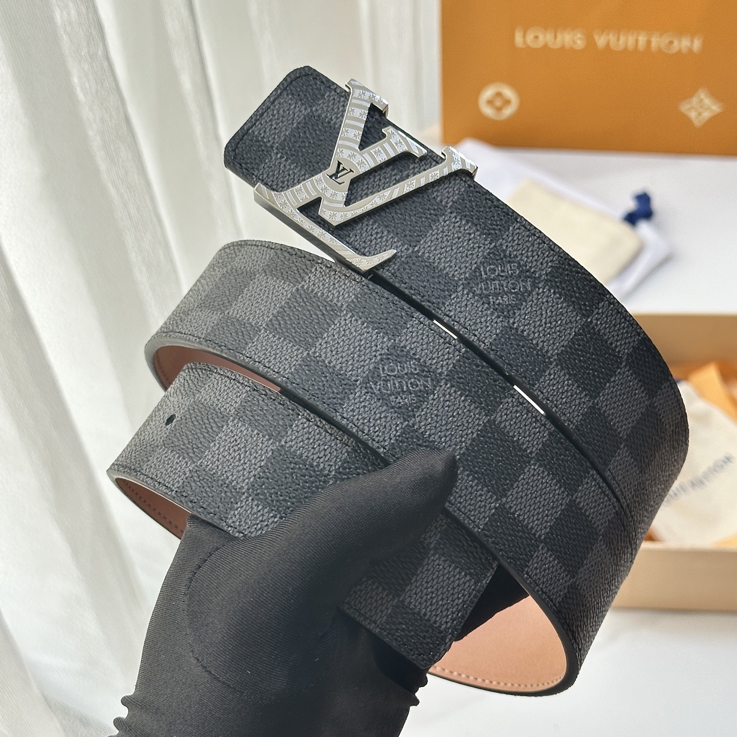 L驴家專櫃最新升級版本 寬度40毫米 精湛工藝定制帆布面料襯托進口树稿磨砂小牛皮底 搭配精鋼字母搭扣 經
