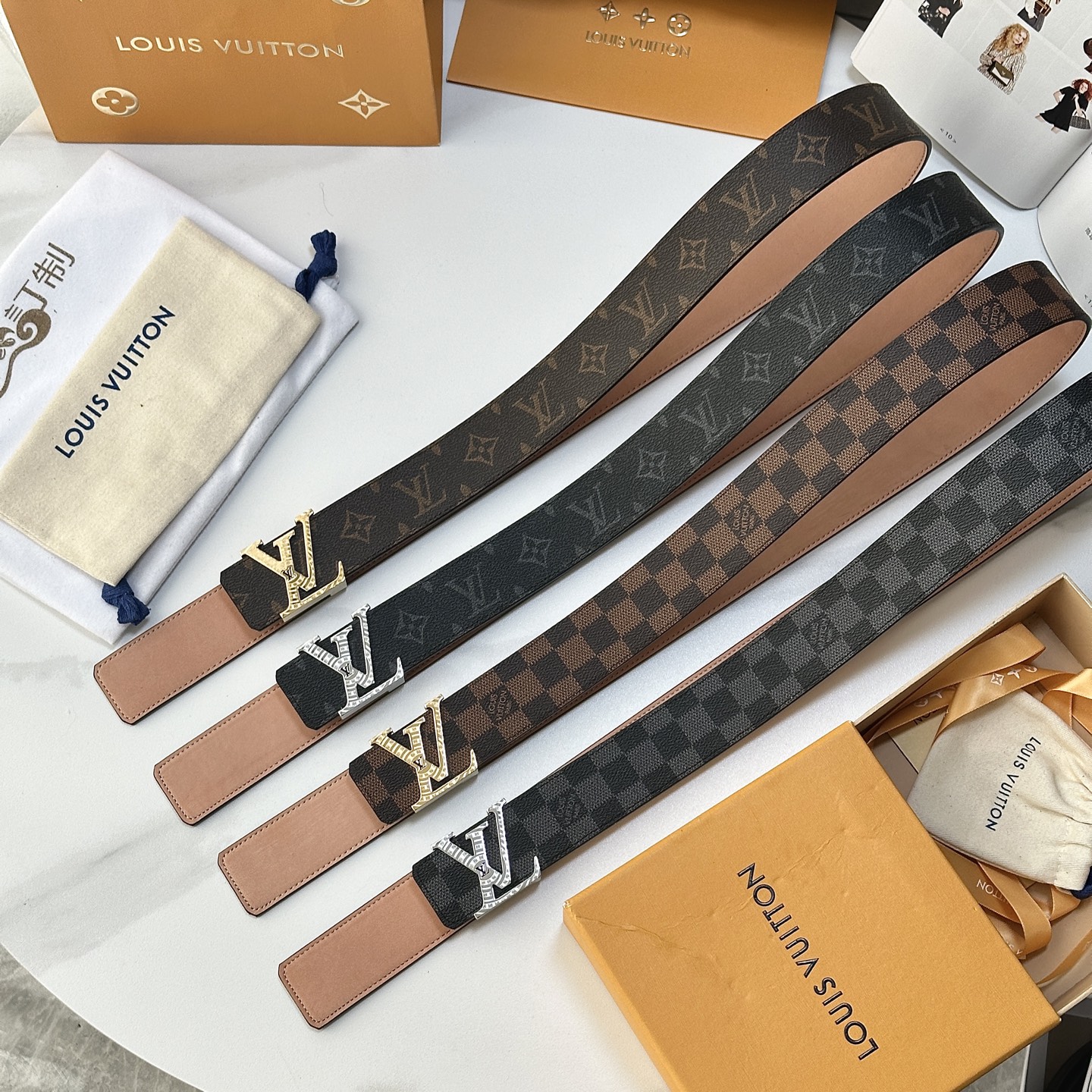 L驴家專櫃最新升級版本 寬度40毫米 精湛工藝定制帆布面料襯托進口树稿磨砂小牛皮底 搭配精鋼字母搭扣 經