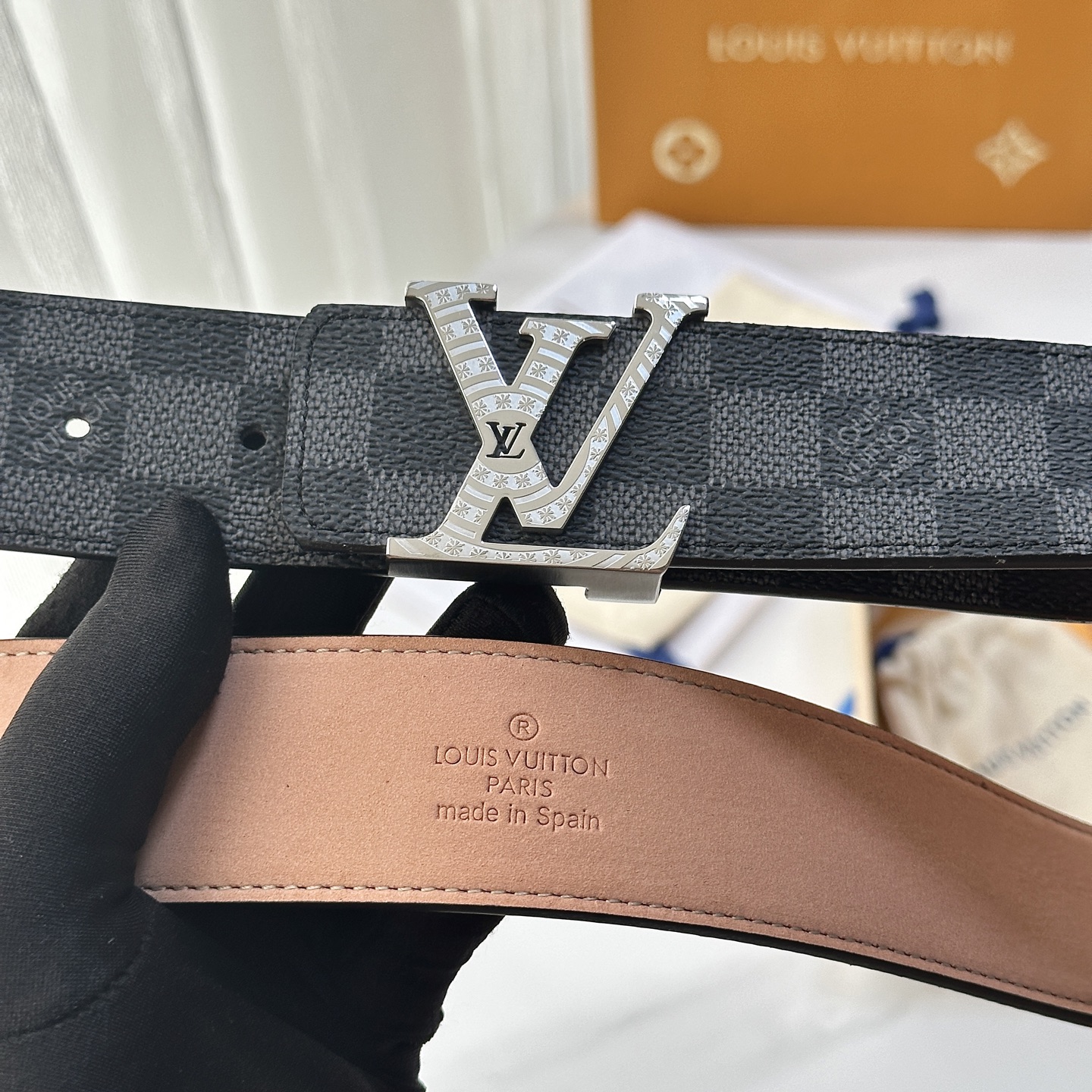 L驴家專櫃最新升級版本 寬度40毫米 精湛工藝定制帆布面料襯托進口树稿磨砂小牛皮底 搭配精鋼字母搭扣 經