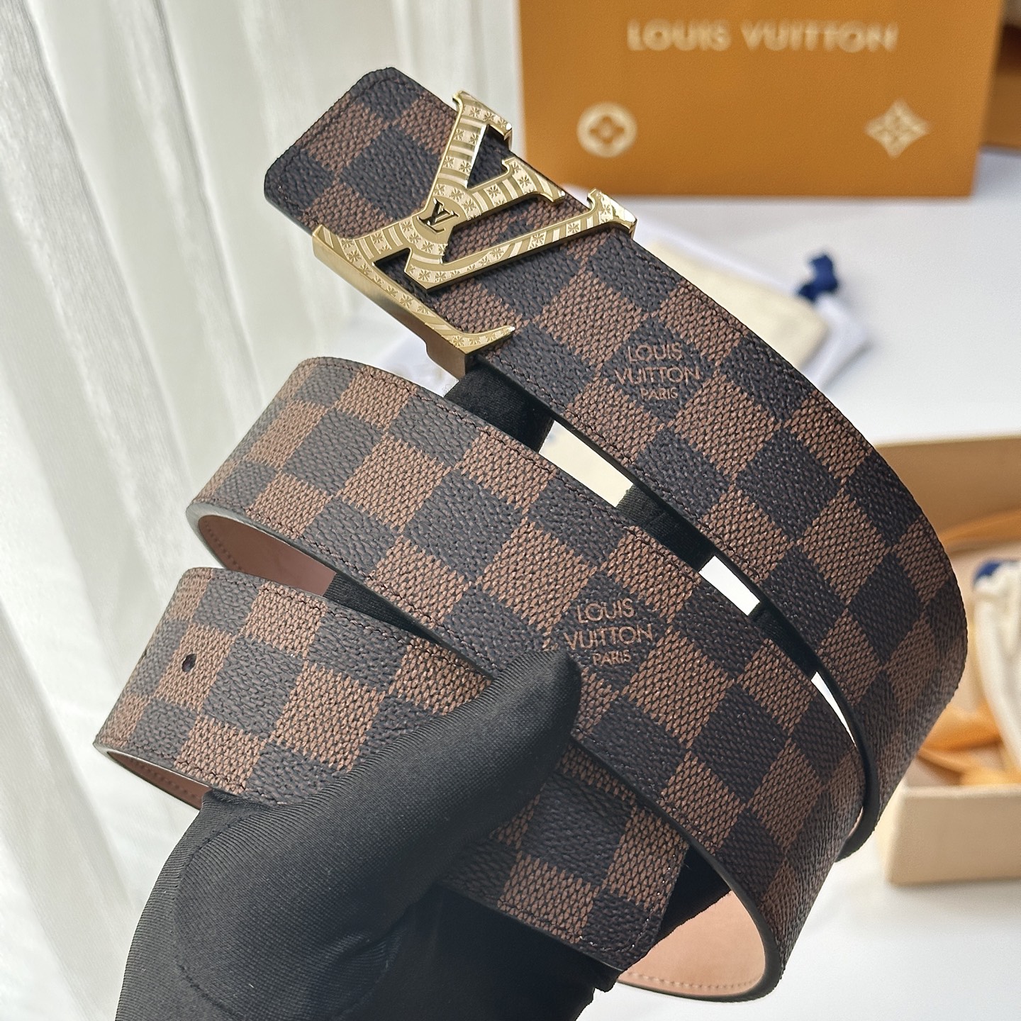 L驴家專櫃最新升級版本 寬度40毫米 精湛工藝定制帆布面料襯托進口树稿磨砂小牛皮底 搭配精鋼字母搭扣 經