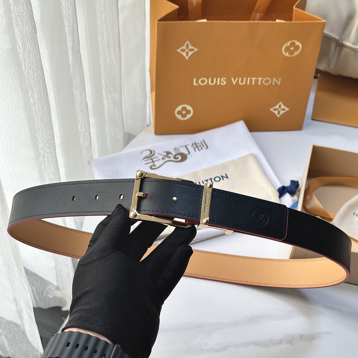 NO:882795,Original Llujia men's original belt. Width 3.5cm. Both sides are made of imported calfskin. The texture is great. It is equipped with a new square buckle. It is suitable for daily or formal occasions and is durable. Versatile style, belt, cowhide19860909原单  L驢家男士原單腰帶 寬度3.5cm 雙面均採用原廠進口小牛皮製成 質感超贊 搭配全新方形搭扣 日常或正式場合皆宜經久耐用 百搭款,皮带,cowhide,Belt