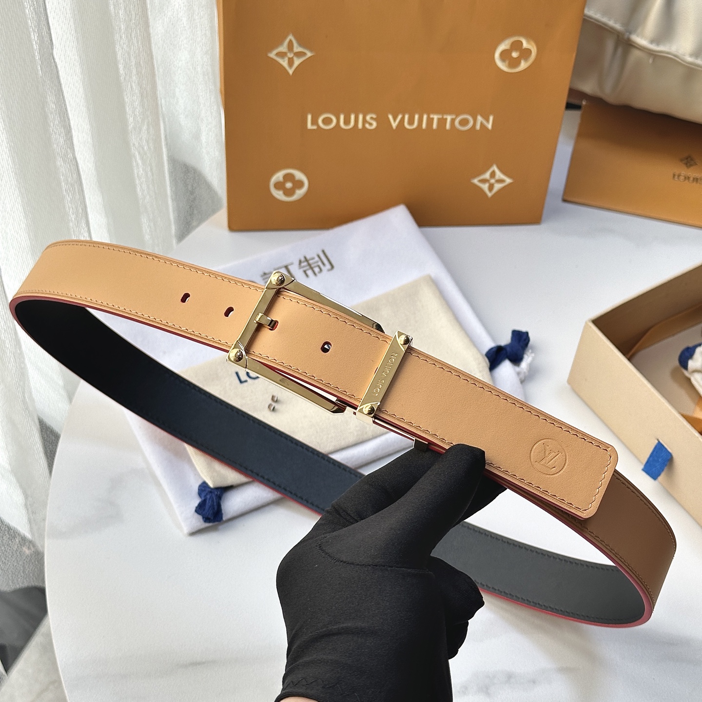 L驢家男士原單腰帶  寬度3.5cm 雙面均採用原廠進口小牛皮製成 質感超贊 搭配全新方形搭扣 日常或正