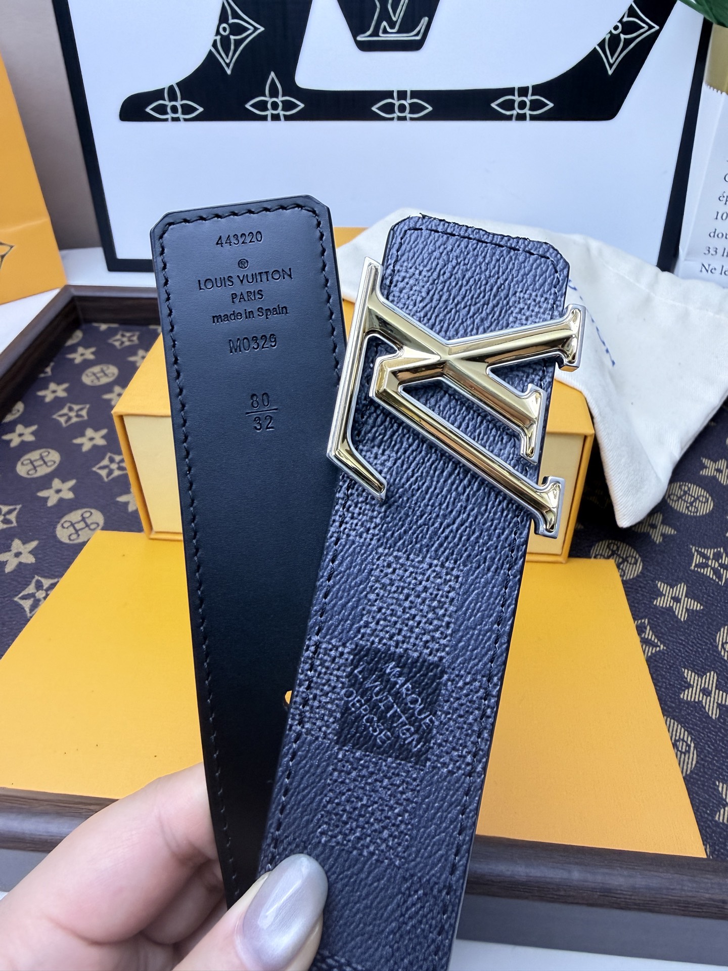 P：210      驢家專櫃最新升級版本 寬度40mm 原廠小牛皮進口柔軟小牛皮底  搭配新型字母搭扣