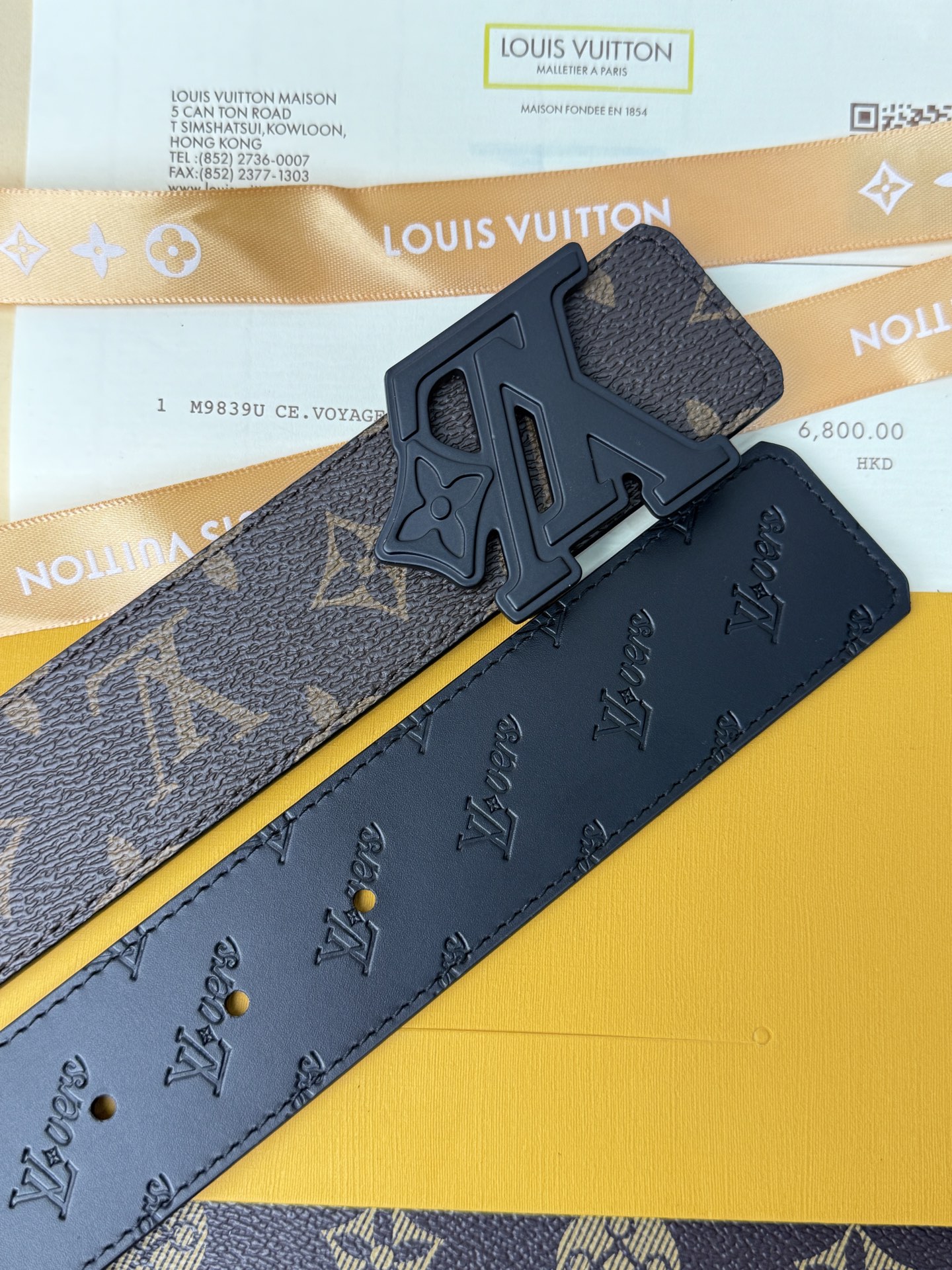 LV經典老花啞黑立體LV扣皮帶40mm寬版 原廠級經典老花帆布，搭配滿版壓印LV頭層牛皮內 裡，觸感細膩