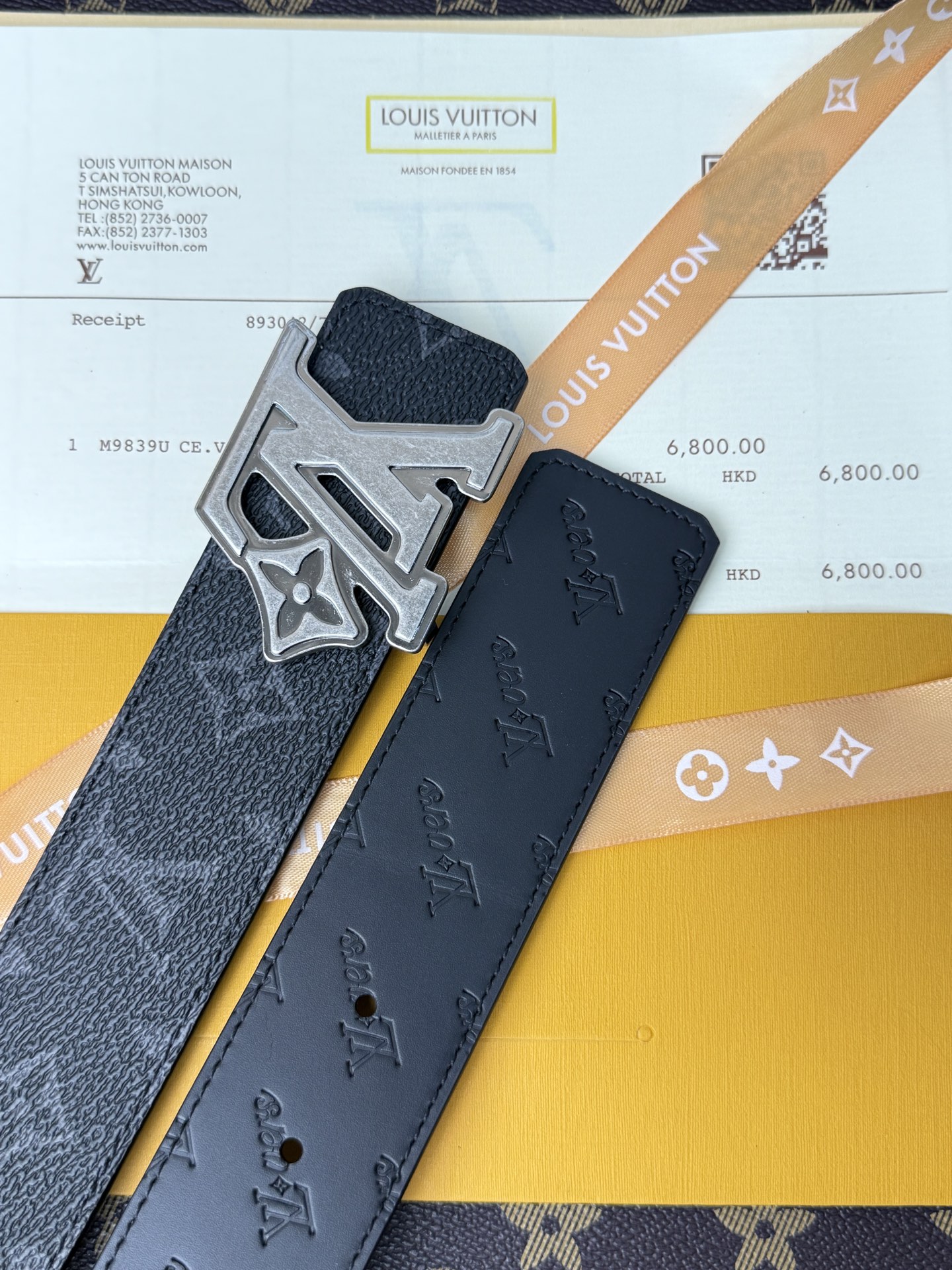 LV經典黑花古銀立體LV扣皮帶40mm寬版 原廠級經典黑花帆布，搭配滿版壓印LV頭層牛皮內 裡，觸感細膩