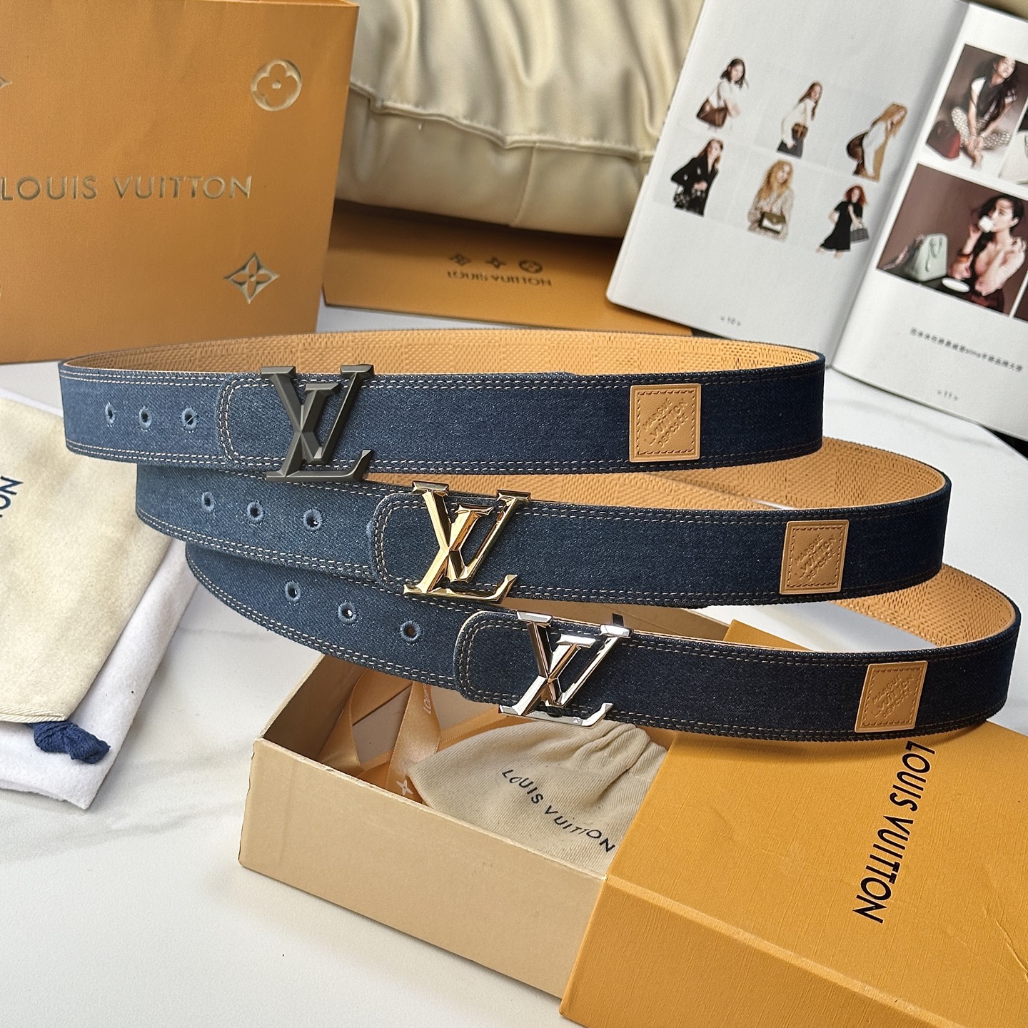 驢家最新系列 丹寧牛仔黑V字母扣皮帶 寬度35mm 原廠級水洗牛仔帆布，搭配細膩植鞣皮底，質感拉滿 配置
