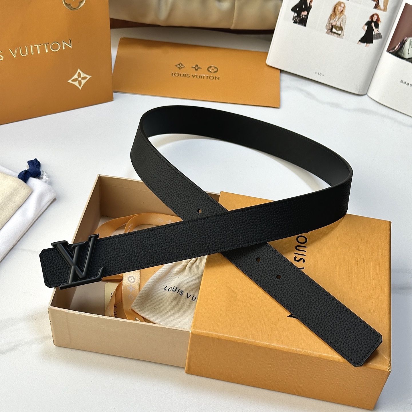 L0UIS VUITT0N 驢家原單腰帶 寬度35毫米 腰帶採用一面荔枝紋togo皮內襯一面進口小牛皮底