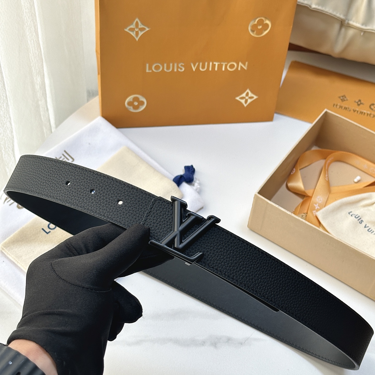 L0UIS VUITT0N 驢家原單腰帶 寬度35毫米 腰帶採用一面荔枝紋togo皮內襯一面進口小牛皮底