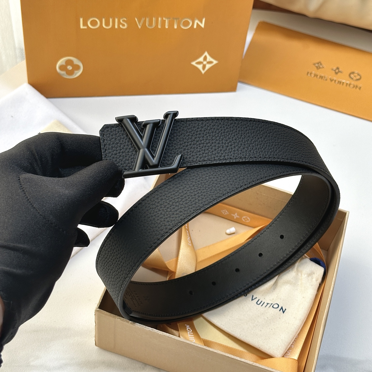 L0UIS VUITT0N 驢家原單腰帶 寬度35毫米 腰帶採用一面荔枝紋togo皮內襯一面進口小牛皮底