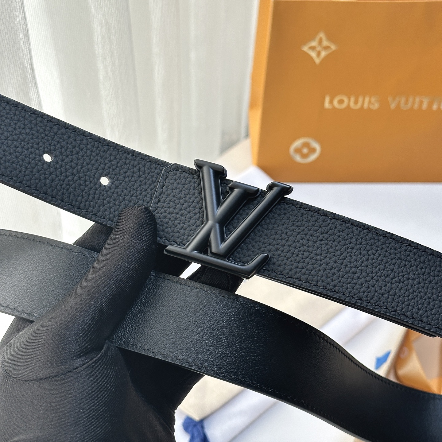 L0UIS VUITT0N 驢家原單腰帶 寬度35毫米 腰帶採用一面荔枝紋togo皮內襯一面進口小牛皮底