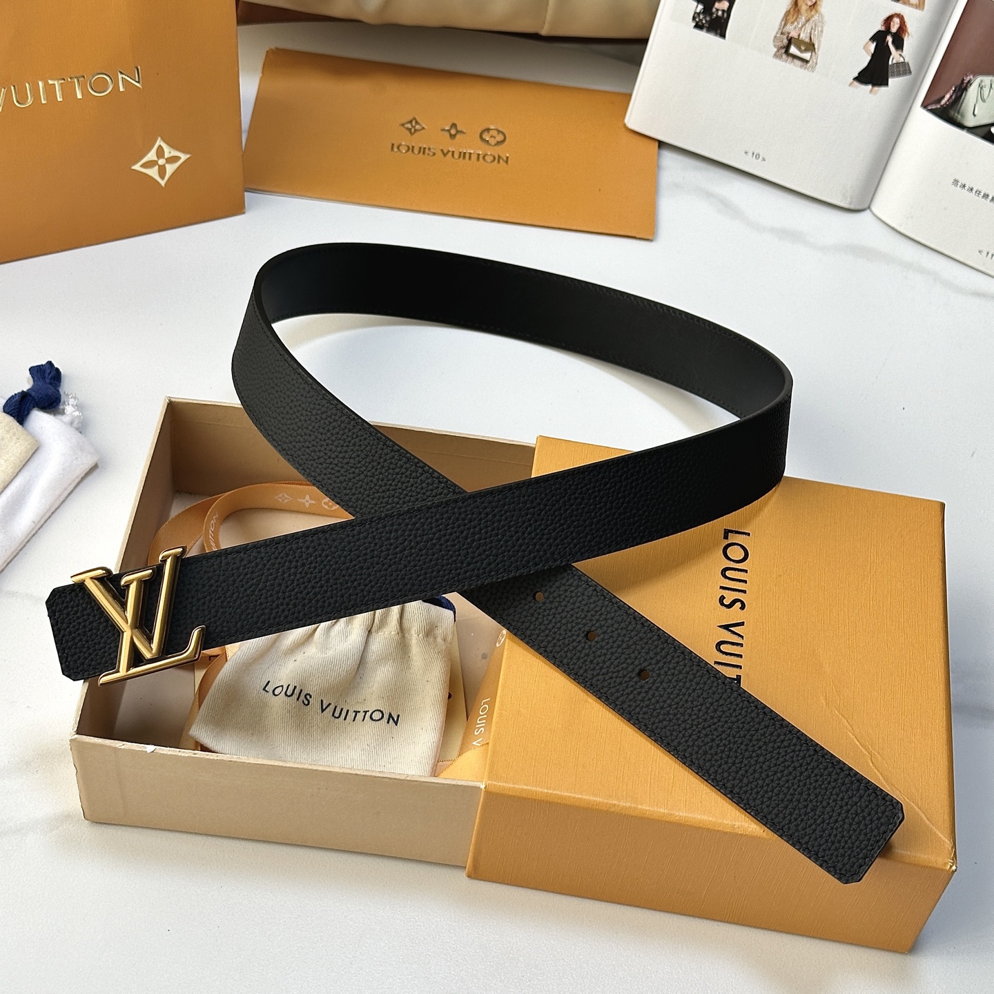L0UIS VUITT0N 驢家原單腰帶 寬度35毫米 腰帶採用一面荔枝紋togo皮內襯一面進口小牛皮底