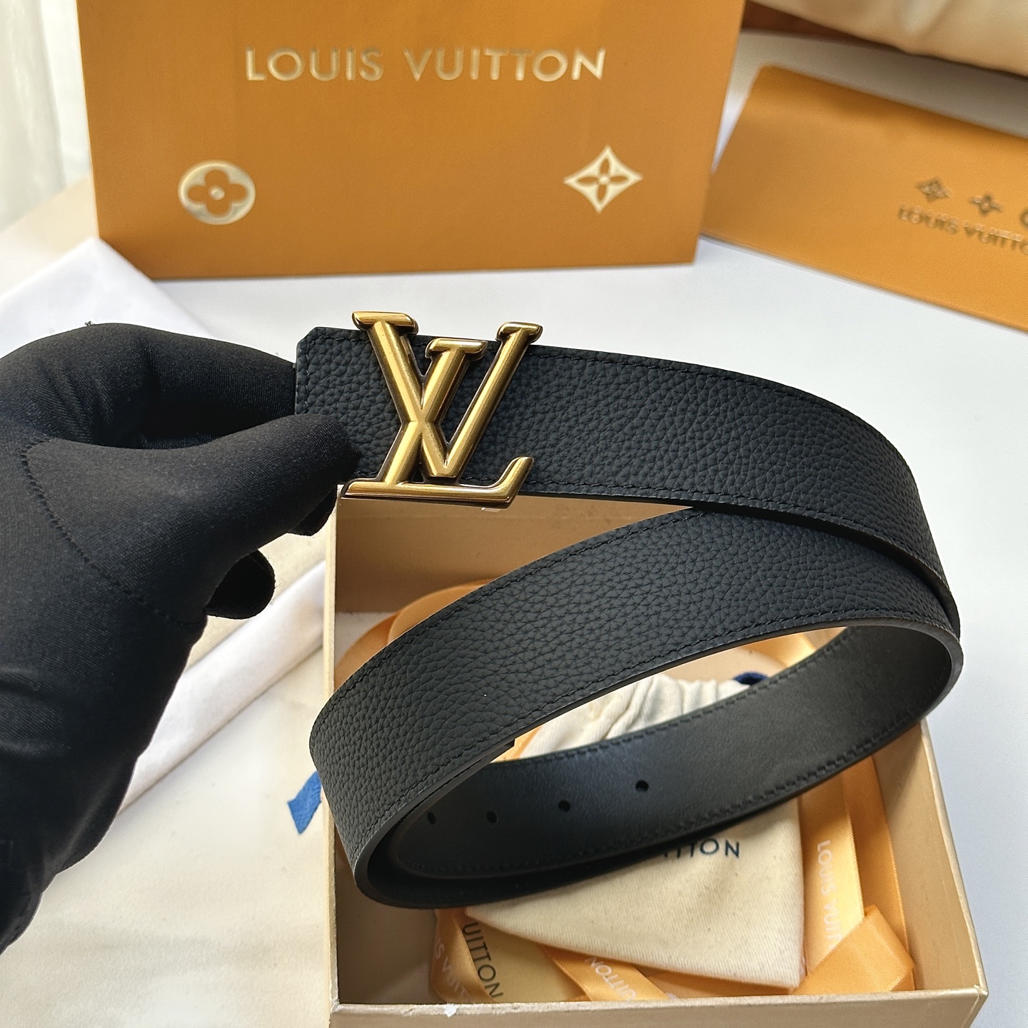 L0UIS VUITT0N 驢家原單腰帶 寬度35毫米 腰帶採用一面荔枝紋togo皮內襯一面進口小牛皮底