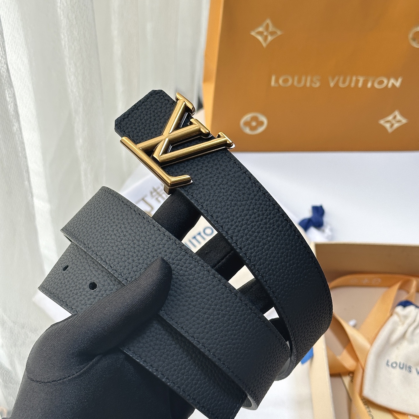 L0UIS VUITT0N 驢家原單腰帶 寬度35毫米 腰帶採用一面荔枝紋togo皮內襯一面進口小牛皮底