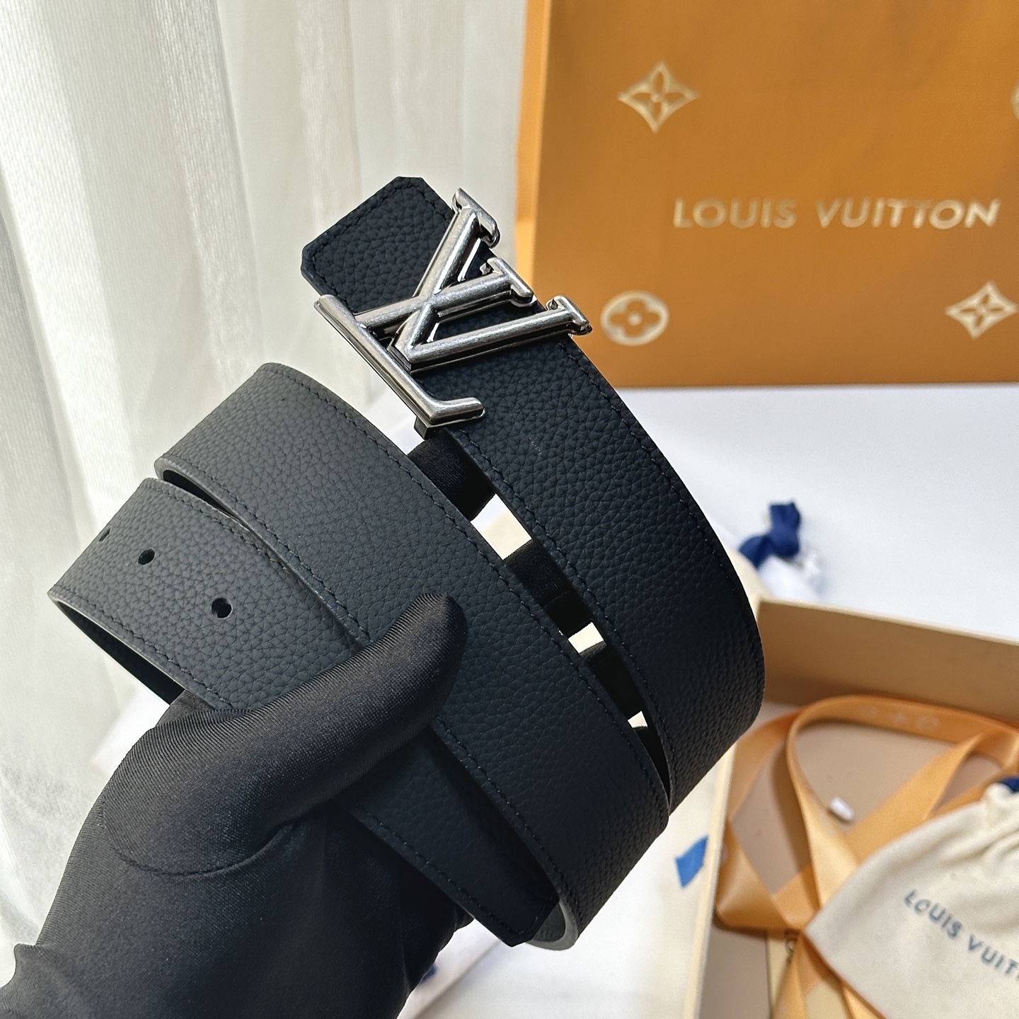 L0UIS VUITT0N 驢家原單腰帶 寬度35毫米 腰帶採用一面荔枝紋togo皮內襯一面進口小牛皮底